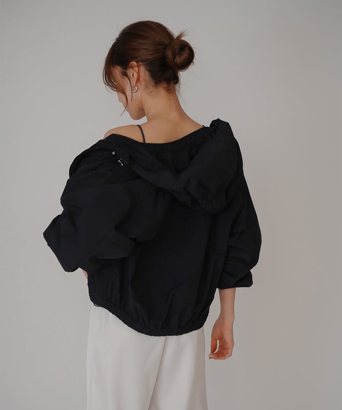 ［UＶカット］シアー ギャザリング フード ブルゾン KINO THE KEI ナイロンブルゾン フードブルゾン ライトアウター ショートブルゾン ナイロンジャケット フードジャケット ウィンドブレーカー ドローストリングブルゾン ドロストデザイン ギャザーネック スタンドネックブルゾン