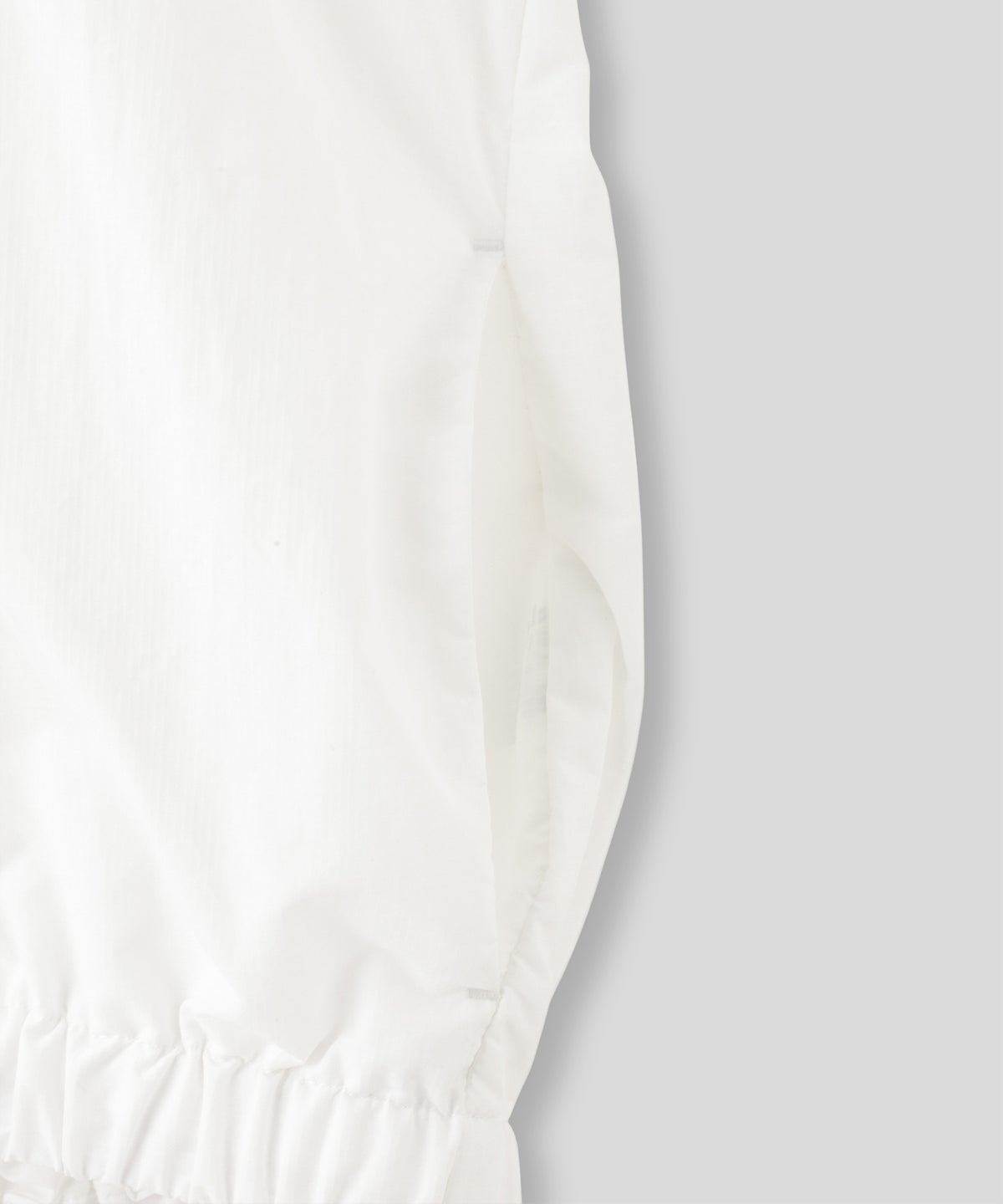 ［UＶカット］シアー ギャザリング フード ブルゾン KINO THE KEI ナイロンブルゾン フードブルゾン ライトアウター ショートブルゾン ナイロンジャケット フードジャケット ウィンドブレーカー ドローストリングブルゾン ドロストデザイン ギャザーネック スタンドネックブルゾン