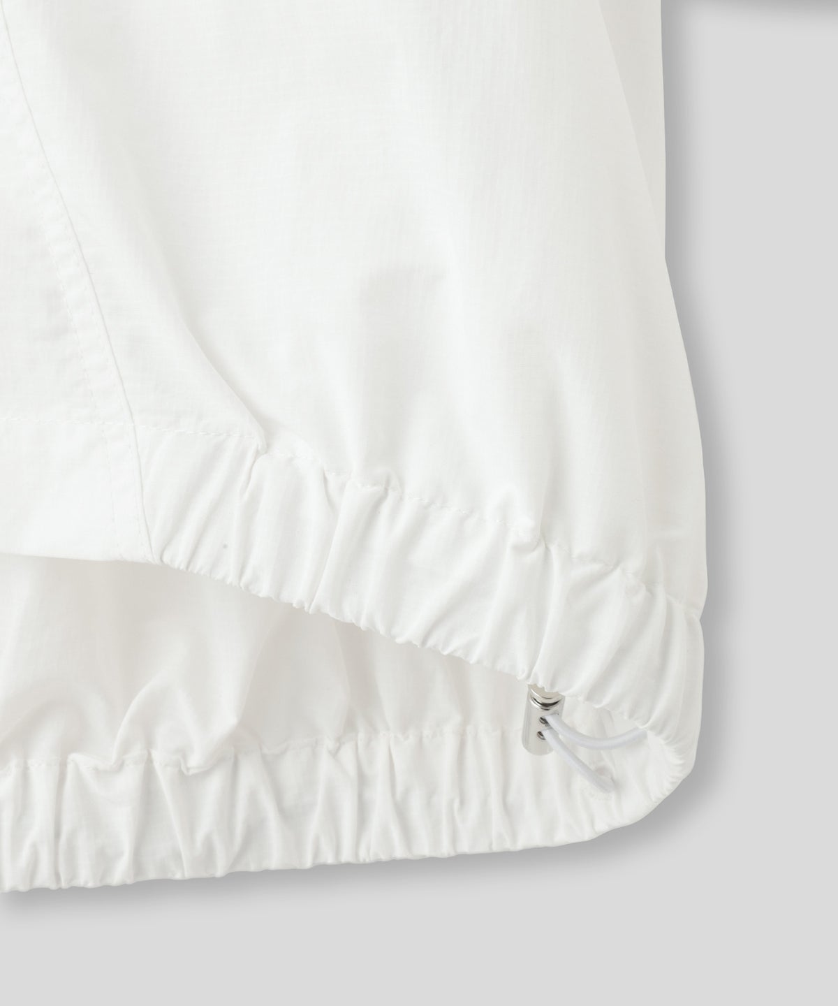 ［UＶカット］シアー ギャザリング フード ブルゾン KINO THE KEI ナイロンブルゾン フードブルゾン ライトアウター ショートブルゾン ナイロンジャケット フードジャケット ウィンドブレーカー ドローストリングブルゾン ドロストデザイン ギャザーネック スタンドネックブルゾン