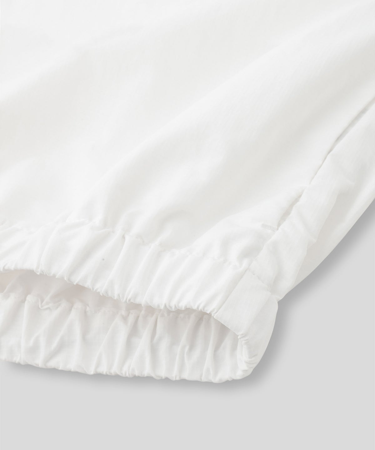 ［UＶカット］シアー ギャザリング フード ブルゾン KINO THE KEI ナイロンブルゾン フードブルゾン ライトアウター ショートブルゾン ナイロンジャケット フードジャケット ウィンドブレーカー ドローストリングブルゾン ドロストデザイン ギャザーネック スタンドネックブルゾン