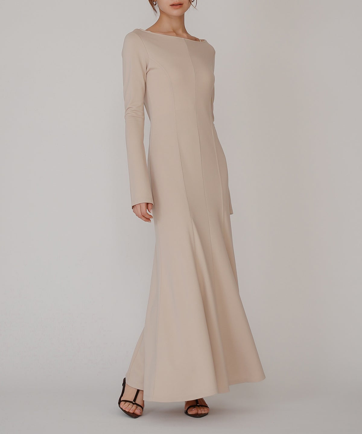 バック スクープオープン フレア ワンピース KINO THE KEI バックオープンワンピース スクープバックワンピース ボートネックワンピース フレアワンピース ロングワンピース デザインワンピース 美シルエットワンピース スタイルアップワンピース 大人フェミニンワンピース