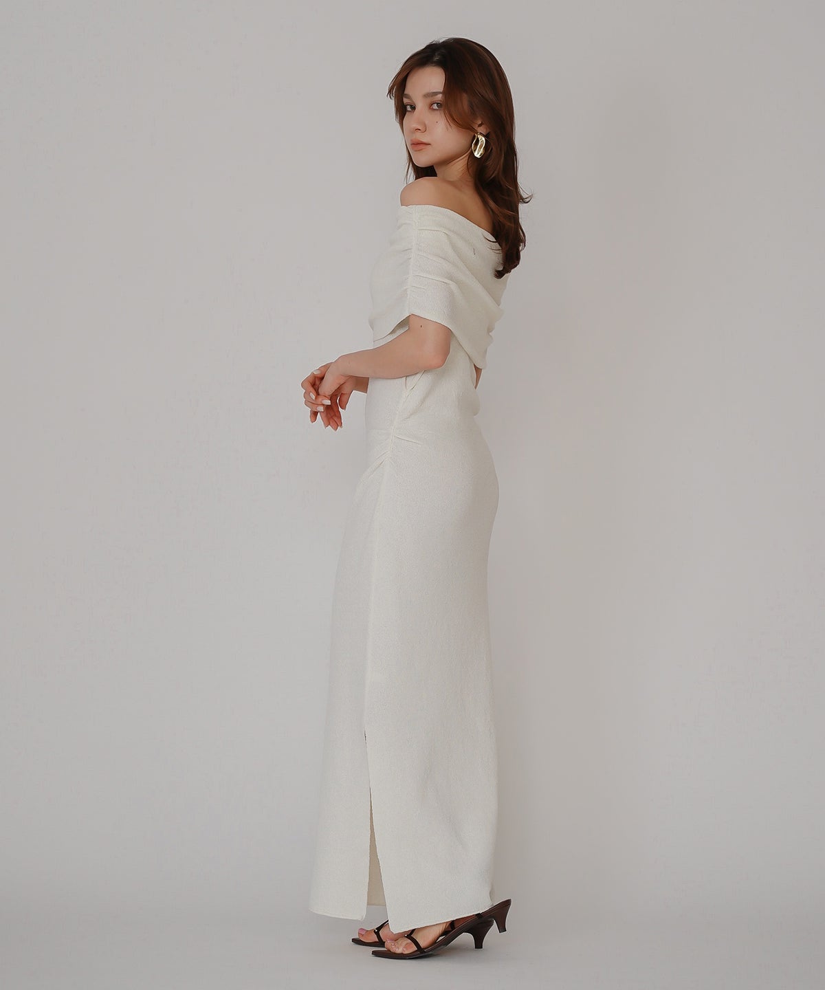 オフショル ニット ワンピース KINO THE KEI ストレッチワンピース ボディラインワンピース フィットシルエットワンピース 大人色気ワンピース 韓国風ワンピース 抜け感ワンピース 大人女子コーデ きれいめカジュアル オフショルワンピ ニットワンピース