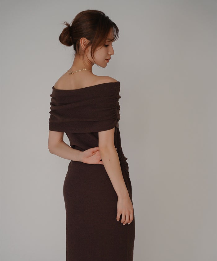 オフショル ニット ワンピース KINO THE KEI ストレッチワンピース ボディラインワンピース フィットシルエットワンピース 大人色気ワンピース 韓国風ワンピース 抜け感ワンピース 大人女子コーデ きれいめカジュアル オフショルワンピ ニットワンピース