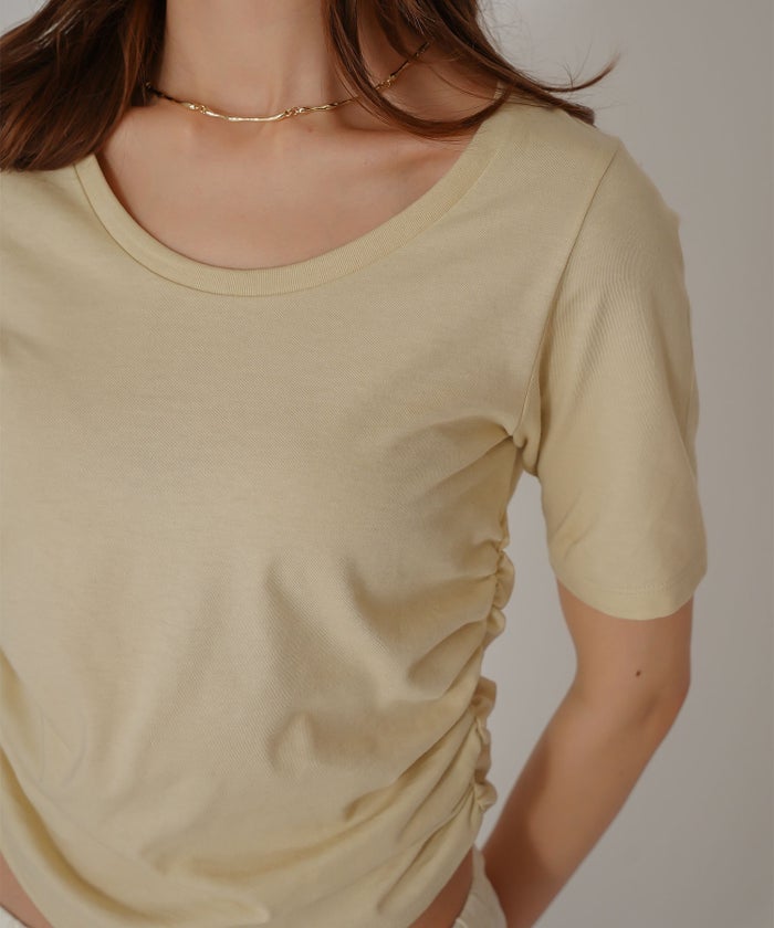 スクープネック サイド ギャザー フィットTEE KINO THE KEI サイドギャザー Tシャツ フィットTEE コンパクトT クロップド丈 Uネック デコルテ見せ ギャザートップス タイトトップス 着痩せトップス スタイルアップ 抜け感 女性らしい きれいめカジュアルシンプルコーデ トレンドトップス 春夏トップス レイヤードコーデ