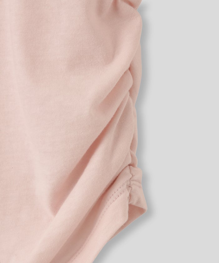 スクープネック サイド ギャザー フィットTEE KINO THE KEI サイドギャザー Tシャツ フィットTEE コンパクトT クロップド丈 Uネック デコルテ見せ ギャザートップス タイトトップス 着痩せトップス スタイルアップ 抜け感 女性らしい きれいめカジュアルシンプルコーデ トレンドトップス 春夏トップス レイヤードコーデ