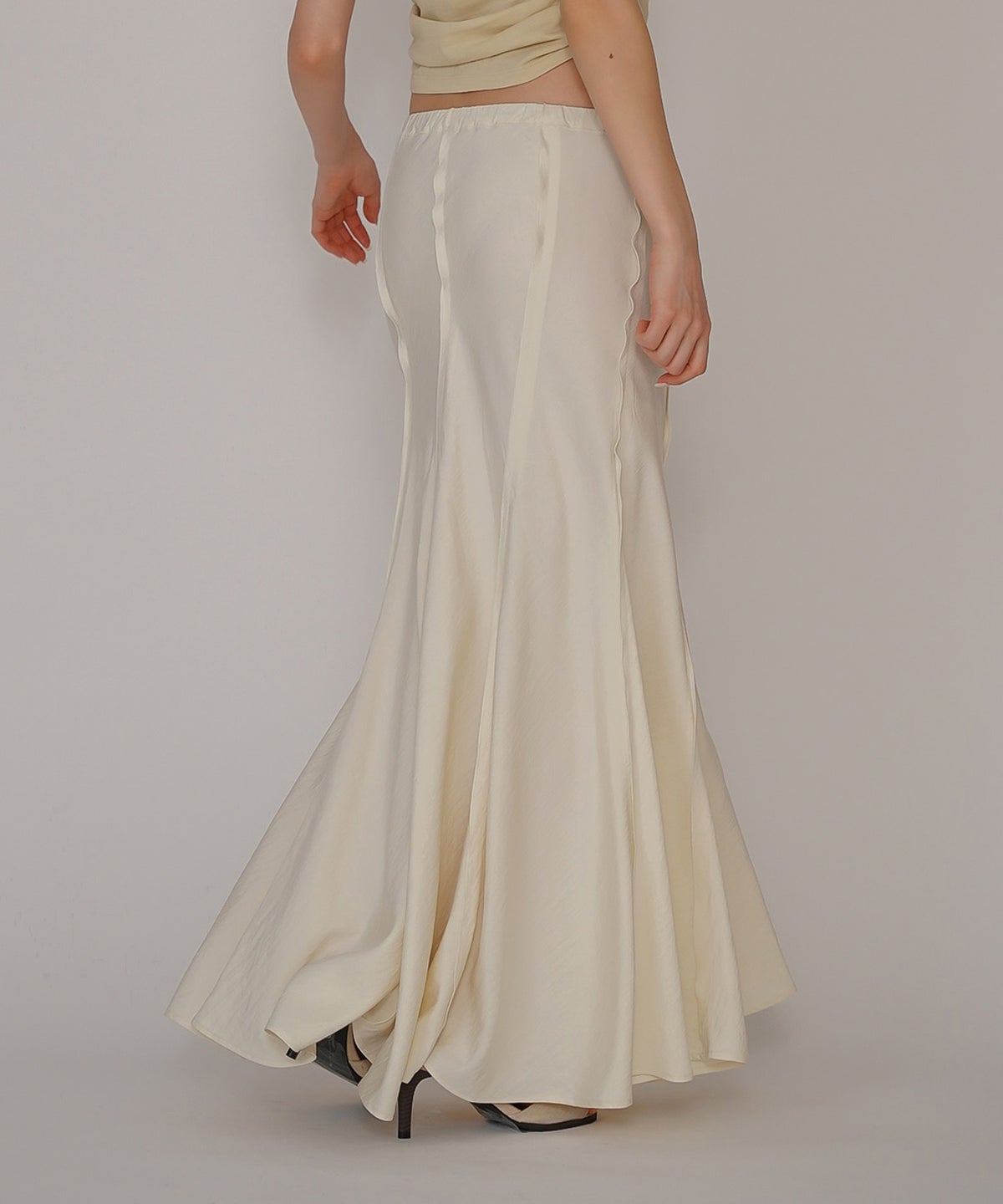 ウェーブ 切り替え スカート KINO THE KEI ロングスカート マーメイドスカート フレアスカート ウェーブデザインスカート 切替スカート デザインスカート 揺れスカート ボリュームスカート 美シルエットスカート スタイルアップスカート ウエストゴムスカート