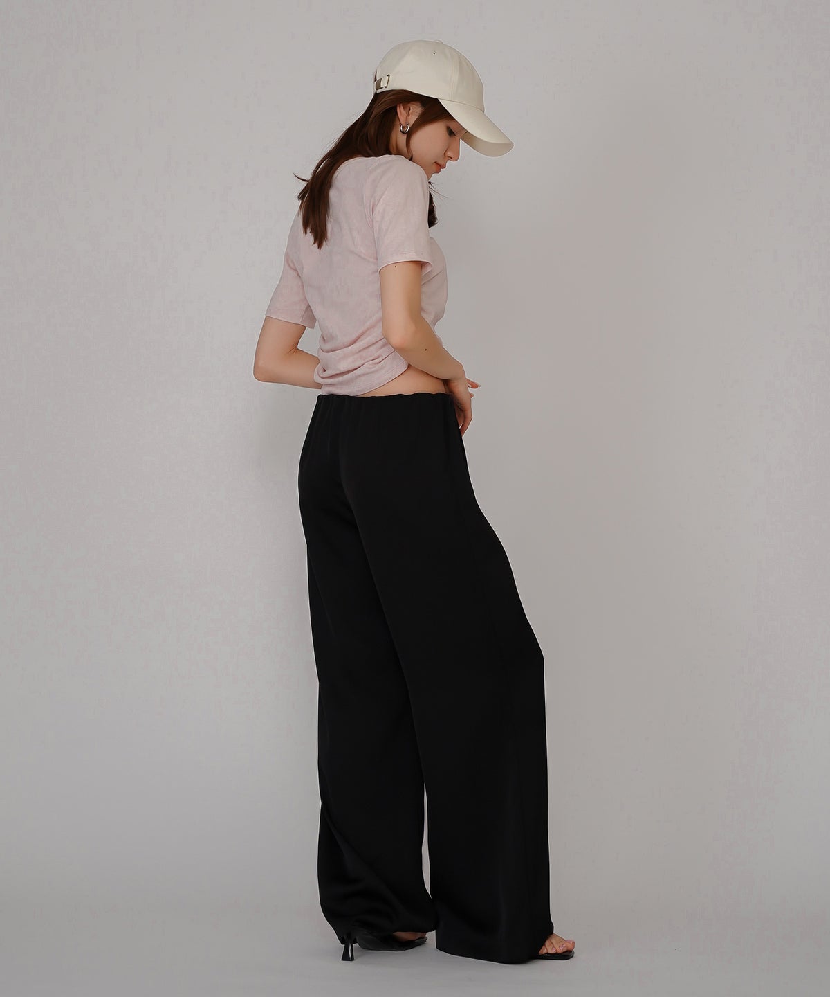 サテン セミ ワイド パンツ KINO THE KEI ゆったり ワイドパンツレディース 20代 ボトムズ 動きやすい 微光沢 着痩せ 美脚 大きいサイズ レディース 通勤 サテンシルク無地パンツ バケーション オフィス セットアップ オールシーズン対応 リゾート 南国　ディナー ルームウェア 大人可愛い 通学 学生 女子会