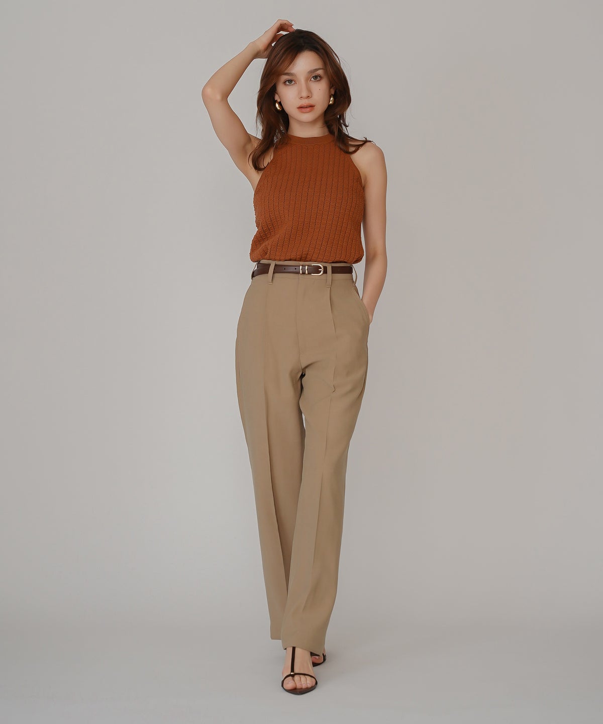 ハイウエスト スムース レーヨン タック パンツ KINO THE KEI サマーチノパンツ ハイウエストパンツ チノパンツ ストレートパンツ センタープレスパンツ タックパンツ 美脚パンツ 脚長パンツ スタイルアップパンツ きれいめパンツ 大人カジュアルパンツ オフィスカジュアル