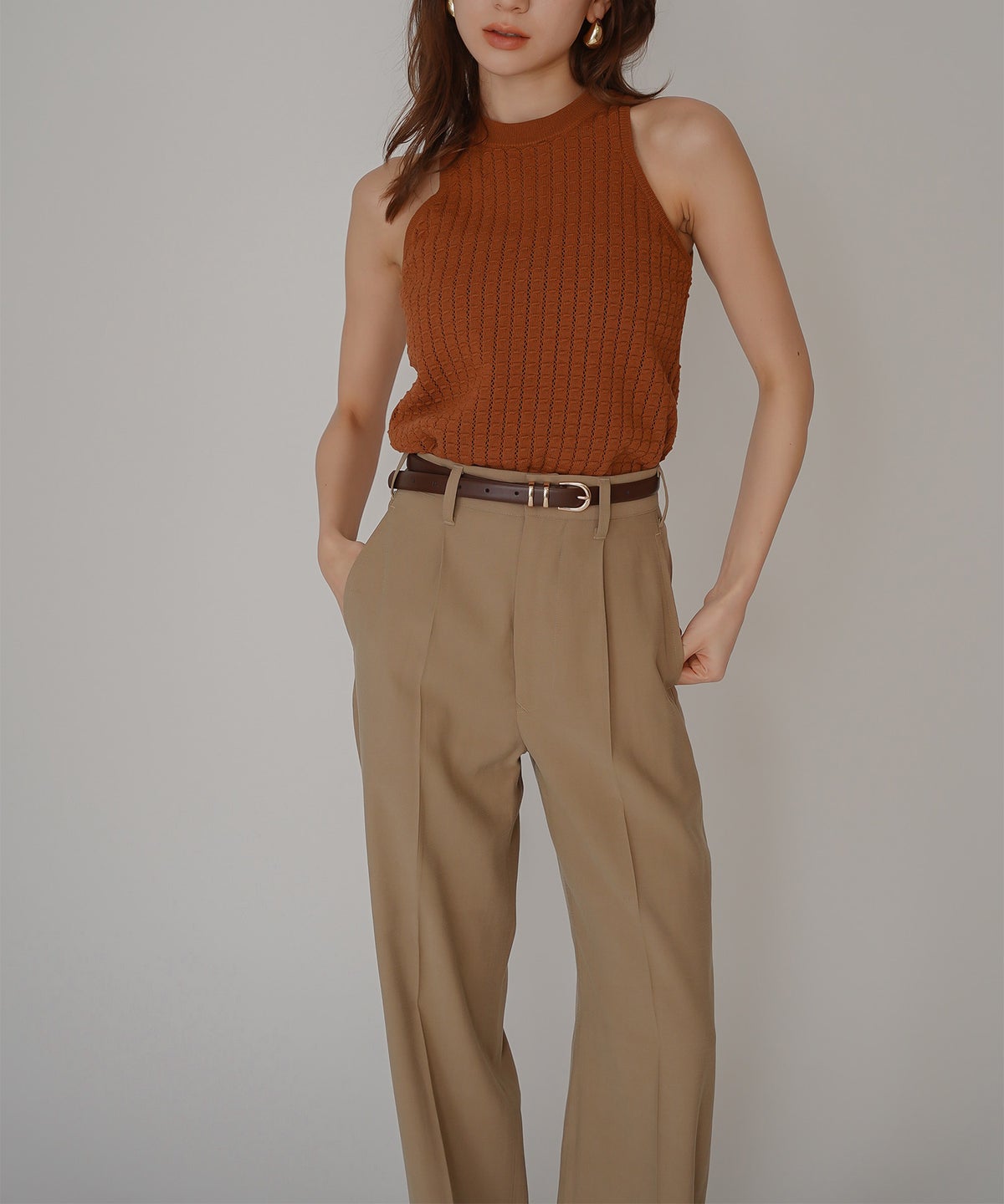 ハイウエスト スムース レーヨン タック パンツ KINO THE KEI サマーチノパンツ ハイウエストパンツ チノパンツ ストレートパンツ センタープレスパンツ タックパンツ 美脚パンツ 脚長パンツ スタイルアップパンツ きれいめパンツ 大人カジュアルパンツ オフィスカジュアル