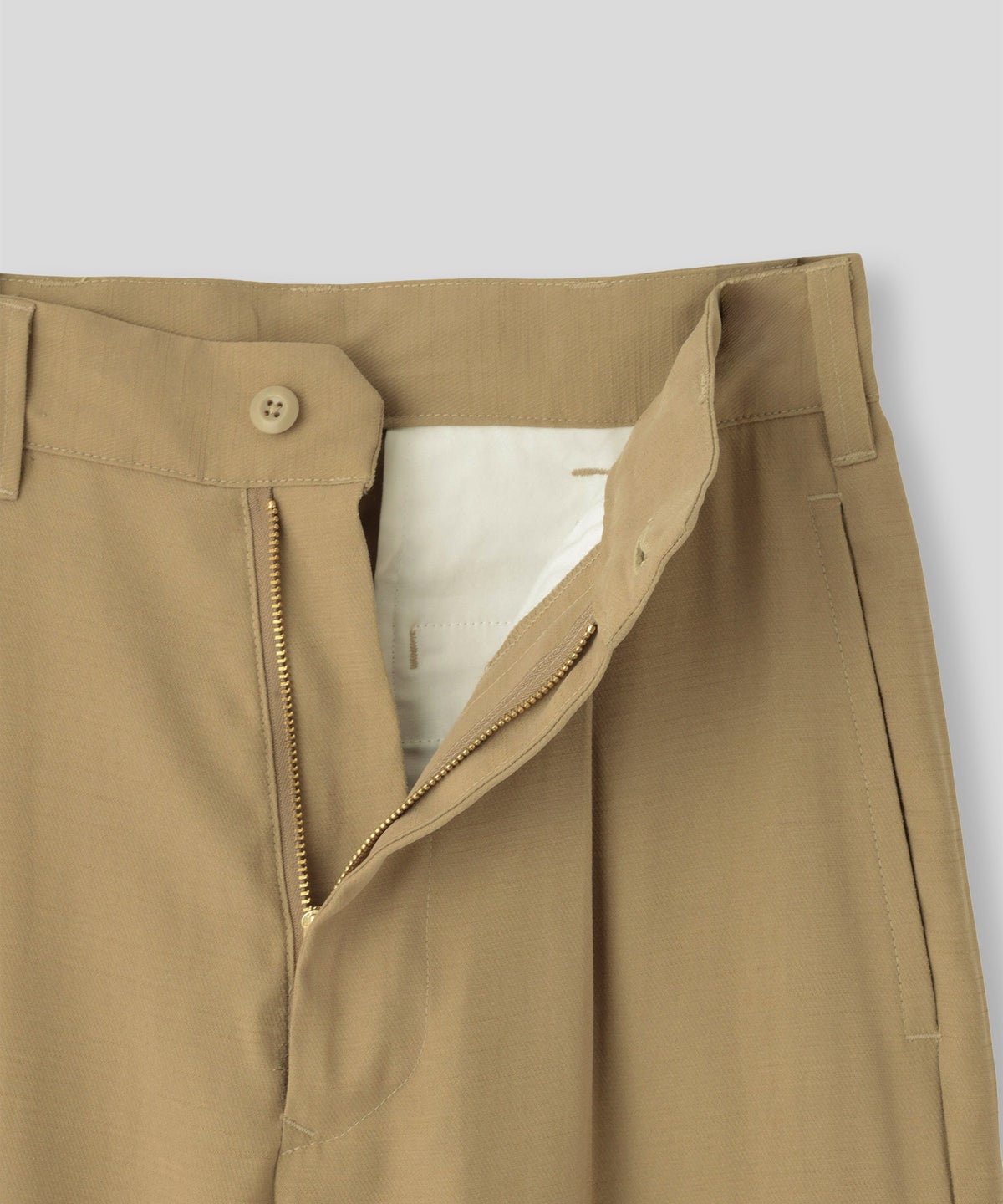 ハイウエスト スムース レーヨン タック パンツ KINO THE KEI サマーチノパンツ ハイウエストパンツ チノパンツ ストレートパンツ センタープレスパンツ タックパンツ 美脚パンツ 脚長パンツ スタイルアップパンツ きれいめパンツ 大人カジュアルパンツ オフィスカジュアル