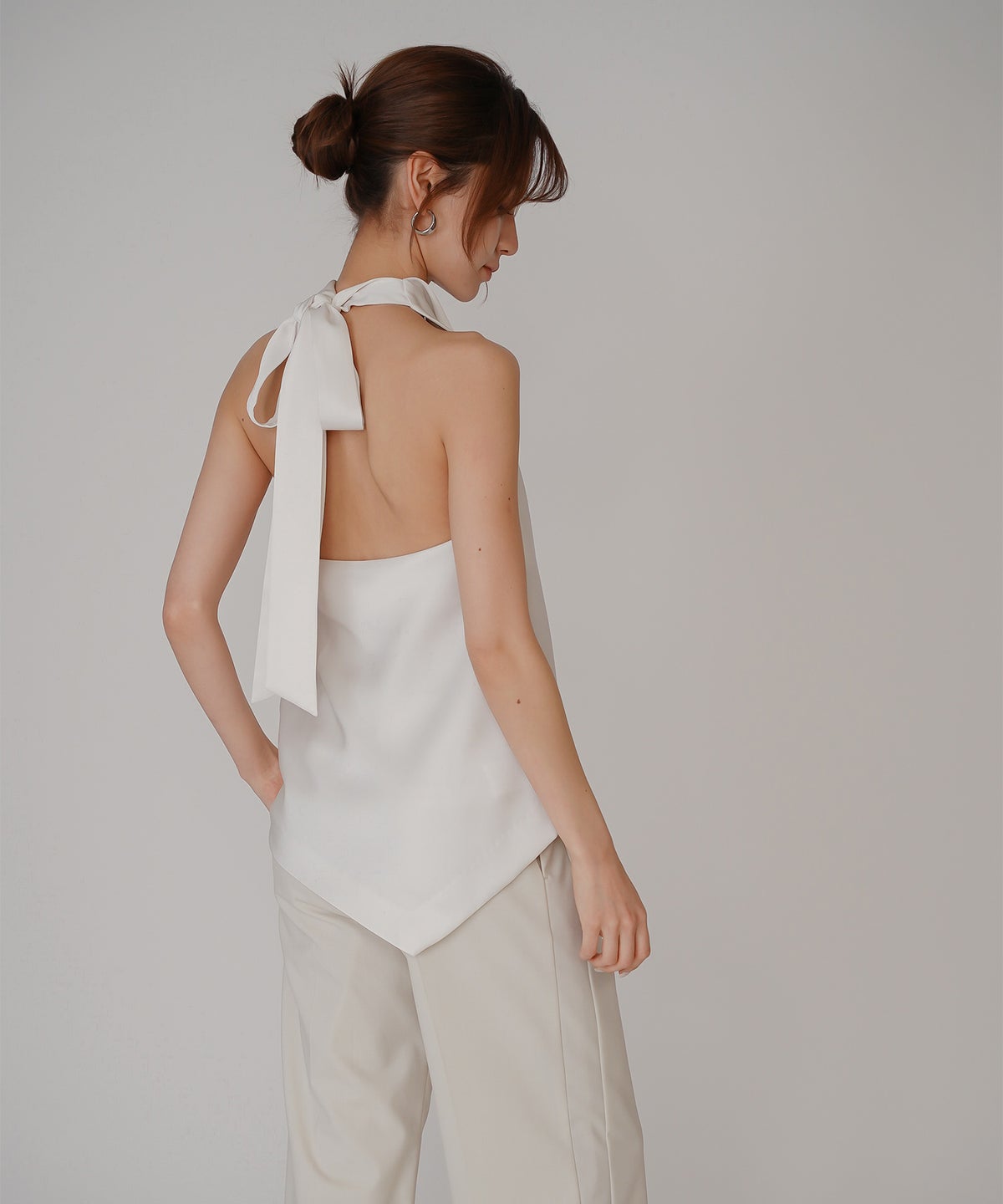 ホルター ドレープ サテン ブラウス KINO THE KEI ホルターネック ブラウス サテンブラウス サテン バックオープン トップス アシンメトリー ドレープ 光沢感 落ち感 とろみ素材 上品 ヘルシー 肌見せ モード きれいめ オケージョン デート 女子会