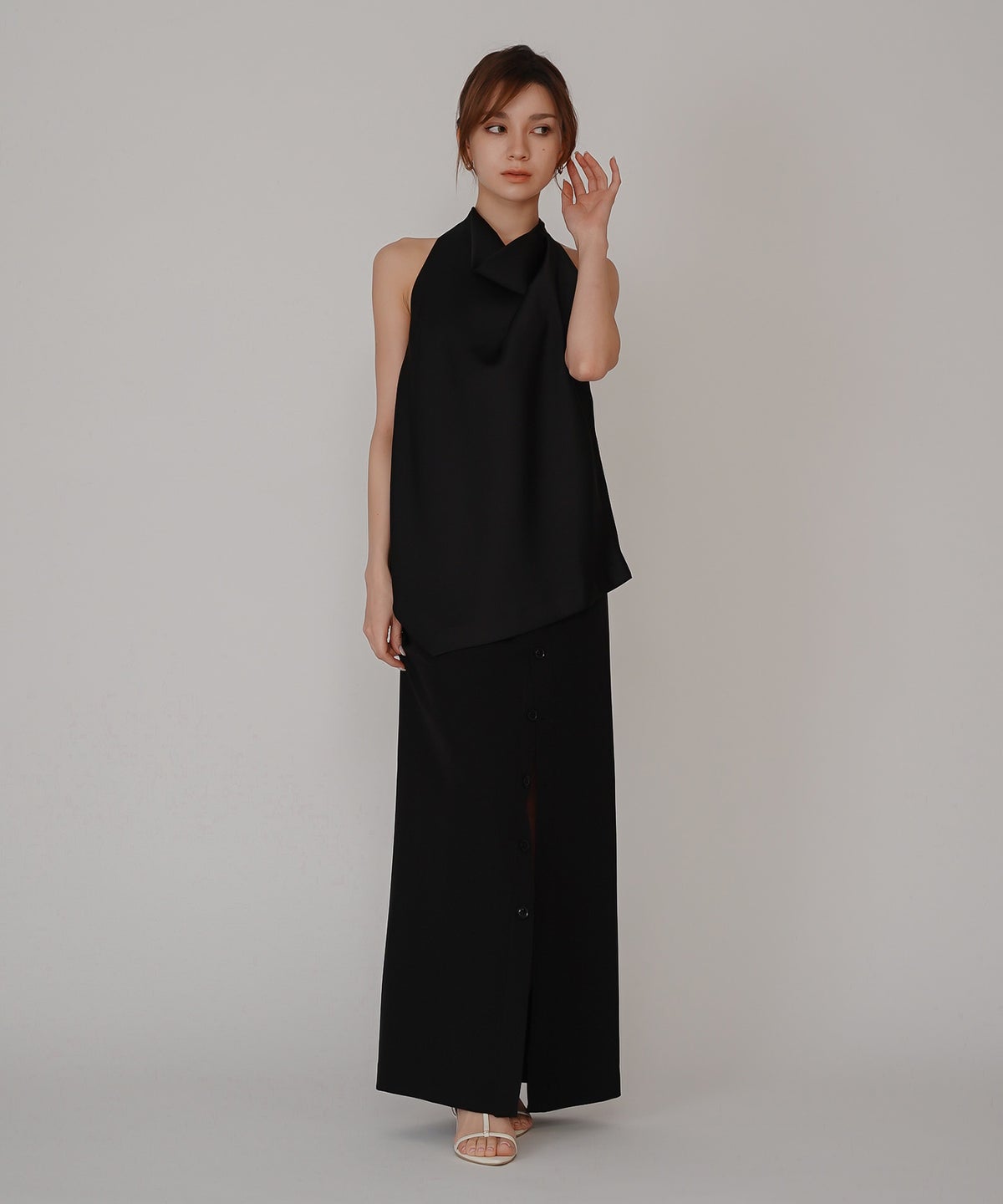 ホルター ドレープ サテン ブラウス KINO THE KEI ホルターネック ブラウス サテンブラウス サテン バックオープン トップス アシンメトリー ドレープ 光沢感 落ち感 とろみ素材 上品 ヘルシー 肌見せ モード きれいめ オケージョン デート 女子会