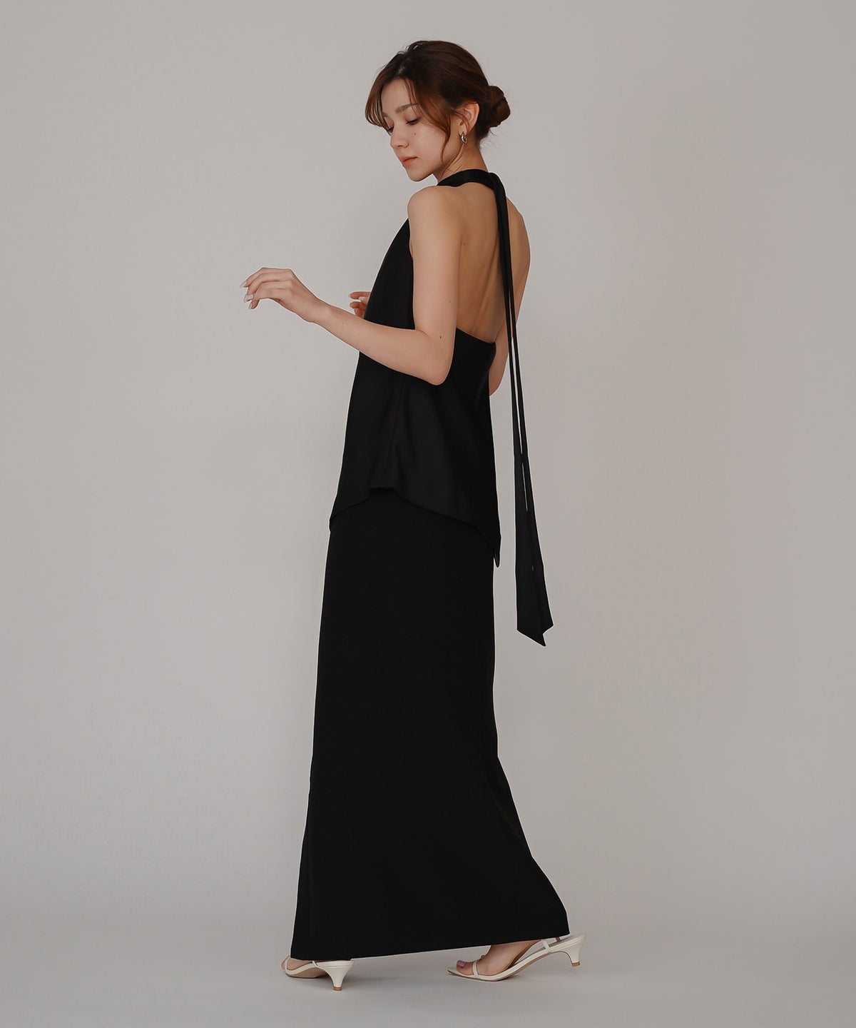 ホルター ドレープ サテン ブラウス KINO THE KEI ホルターネック ブラウス サテンブラウス サテン バックオープン トップス アシンメトリー ドレープ 光沢感 落ち感 とろみ素材 上品 ヘルシー 肌見せ モード きれいめ オケージョン デート 女子会