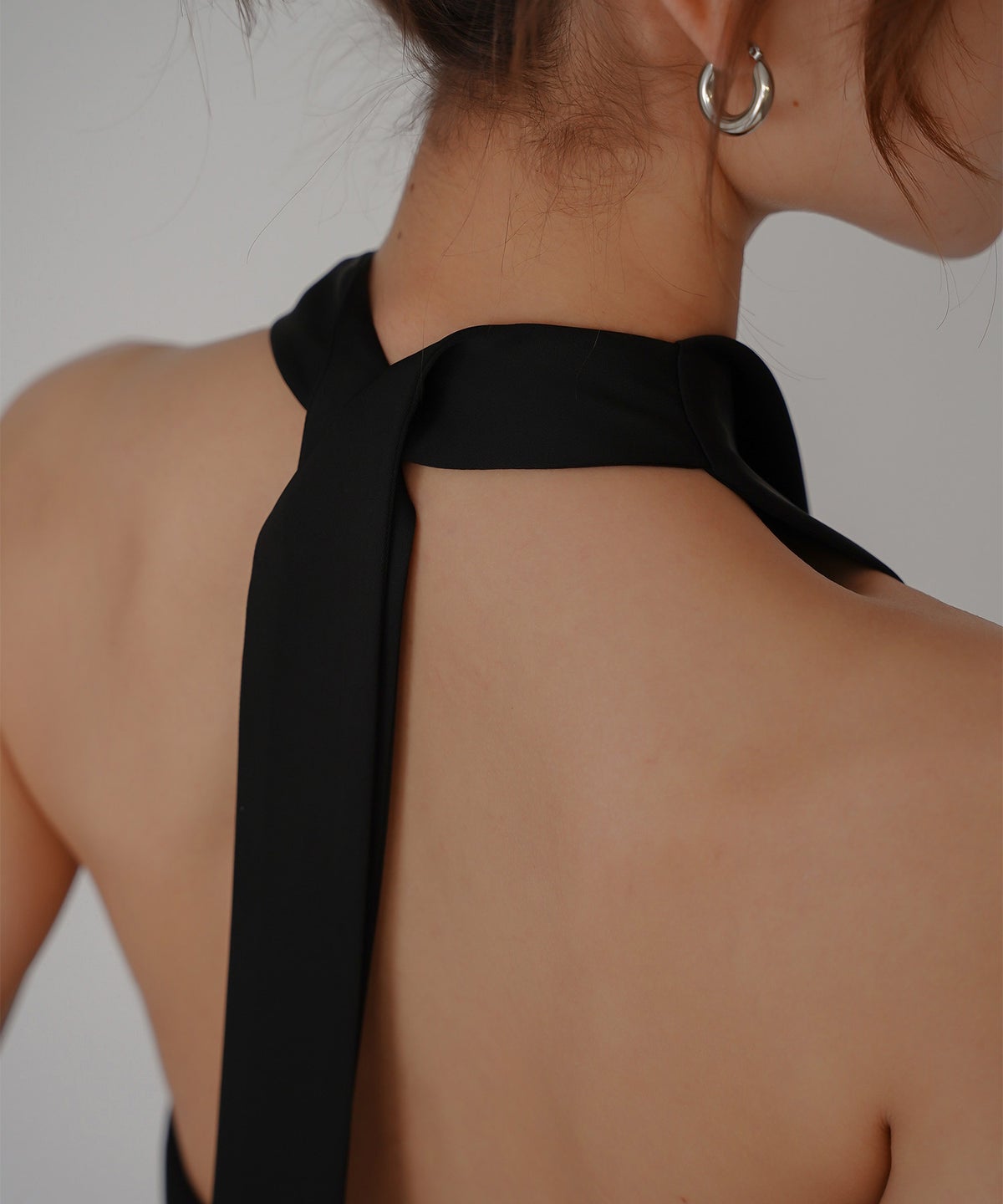 ホルター ドレープ サテン ブラウス KINO THE KEI ホルターネック ブラウス サテンブラウス サテン バックオープン トップス アシンメトリー ドレープ 光沢感 落ち感 とろみ素材 上品 ヘルシー 肌見せ モード きれいめ オケージョン デート 女子会