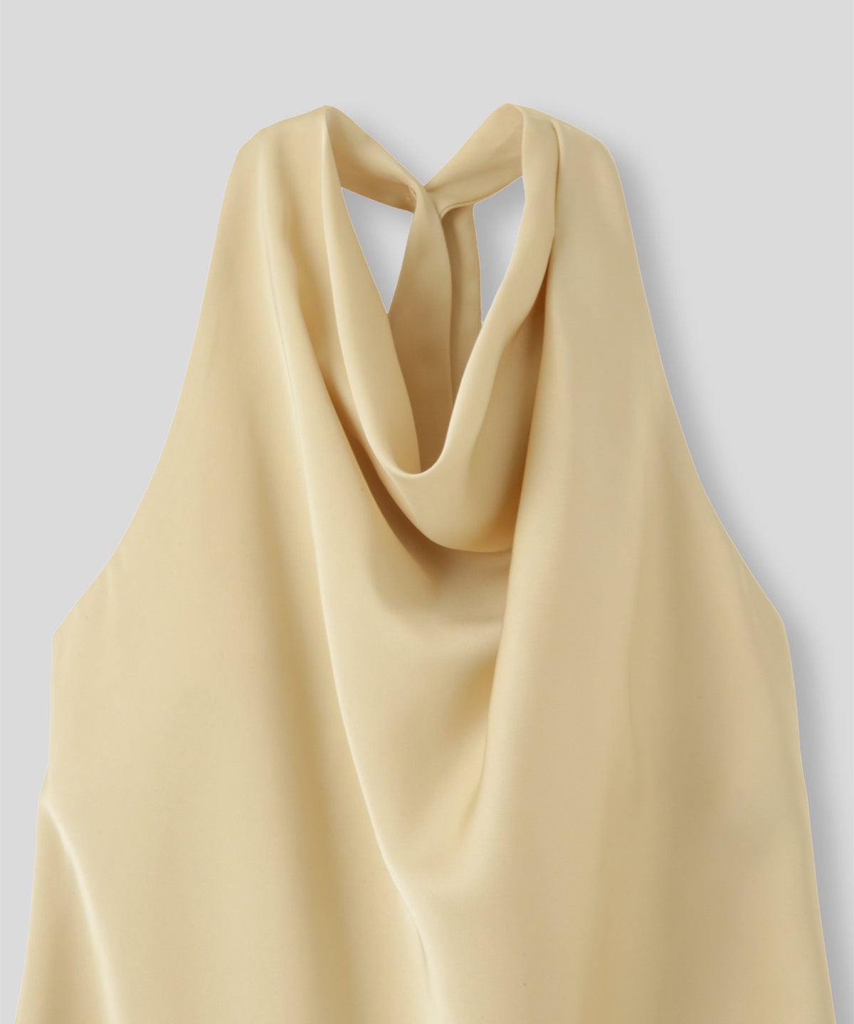 ホルター ドレープ サテン ブラウス KINO THE KEI ホルターネック ブラウス サテンブラウス サテン バックオープン トップス アシンメトリー ドレープ 光沢感 落ち感 とろみ素材 上品 ヘルシー 肌見せ モード きれいめ オケージョン デート 女子会