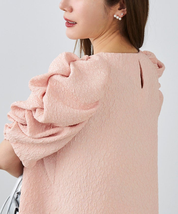 新色追加 手洗い可 上品 きれいめ 大人カジュアル オフィス シンプル 体型カバー ジョイントスペース ギャザー袖ふくれジャガードブラウス Liala×PG