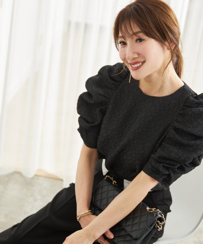 新色追加 手洗い可 上品 きれいめ 大人カジュアル オフィス シンプル 体型カバー ジョイントスペース ギャザー袖ふくれジャガードブラウス Liala×PG