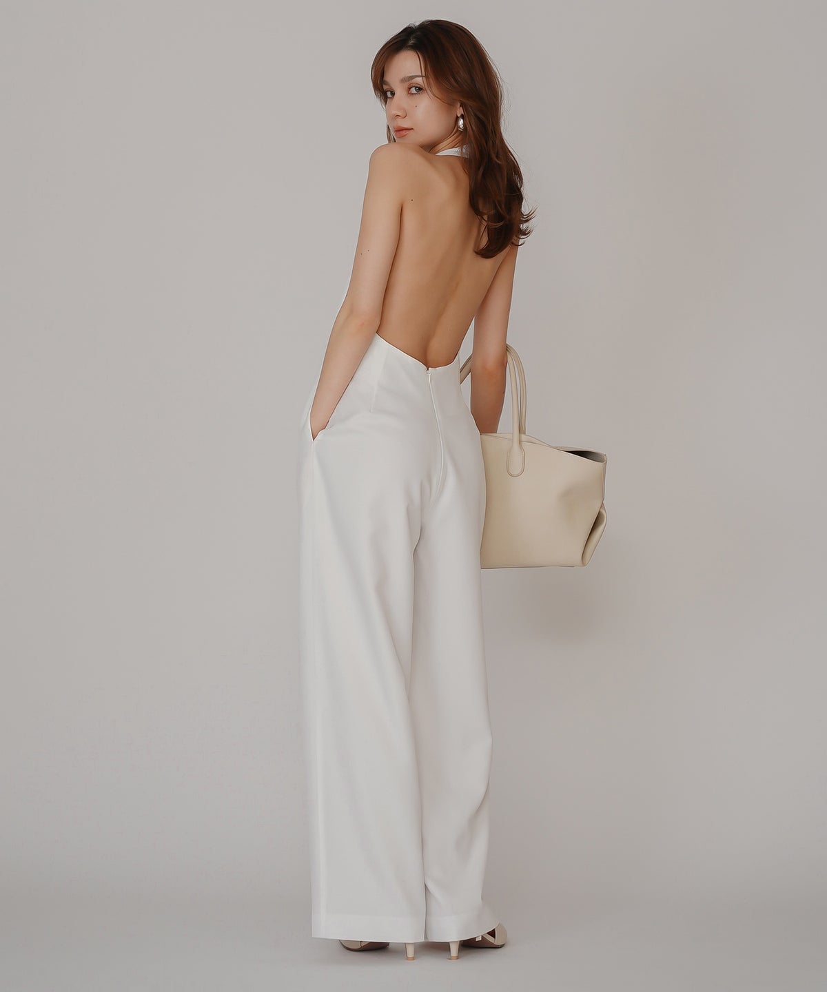 バックオープン ホルター オールインワン KINO THE KEI 海外ファッション モード 韓国ファッション 韓国風 大人モード 大人コーデ パーティー 二次会コーデ オケージョンコーデ ディナーコーデ お呼ばれコーデ ドレスライク オールインワンドレス きれいめドレス カジュアルドレス リゾートドレス