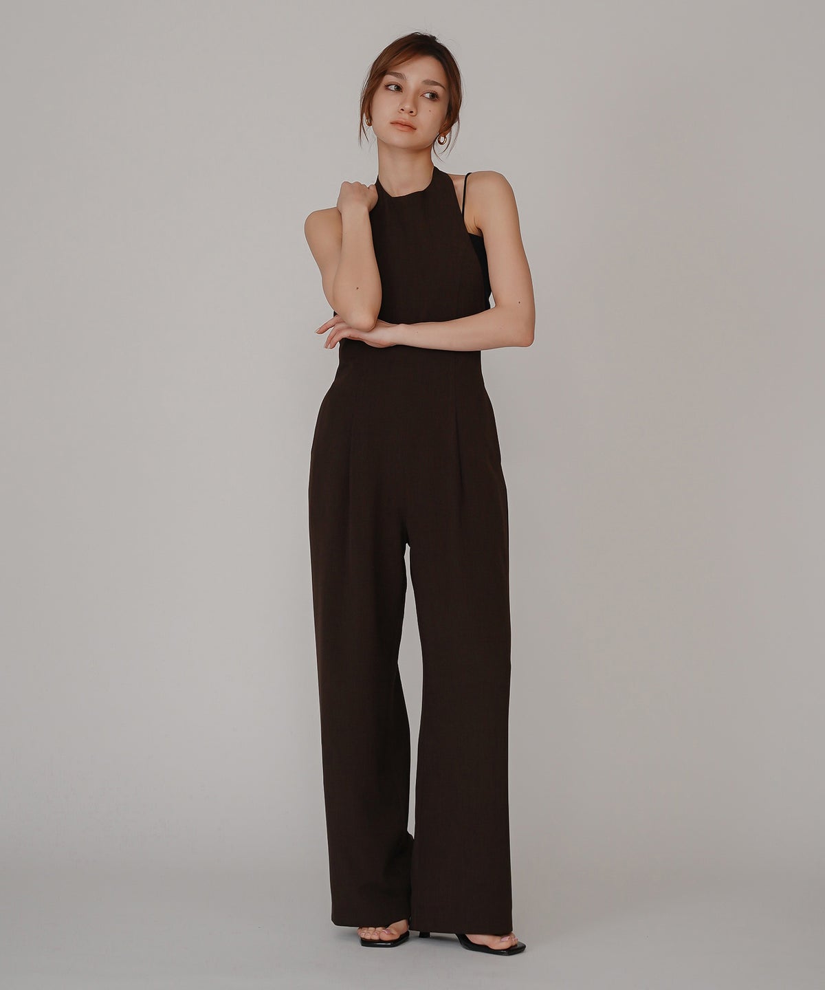 バックオープン ホルター オールインワン KINO THE KEI 海外ファッション モード 韓国ファッション 韓国風 大人モード 大人コーデ パーティー 二次会コーデ オケージョンコーデ ディナーコーデ お呼ばれコーデ ドレスライク オールインワンドレス きれいめドレス カジュアルドレス リゾートドレス