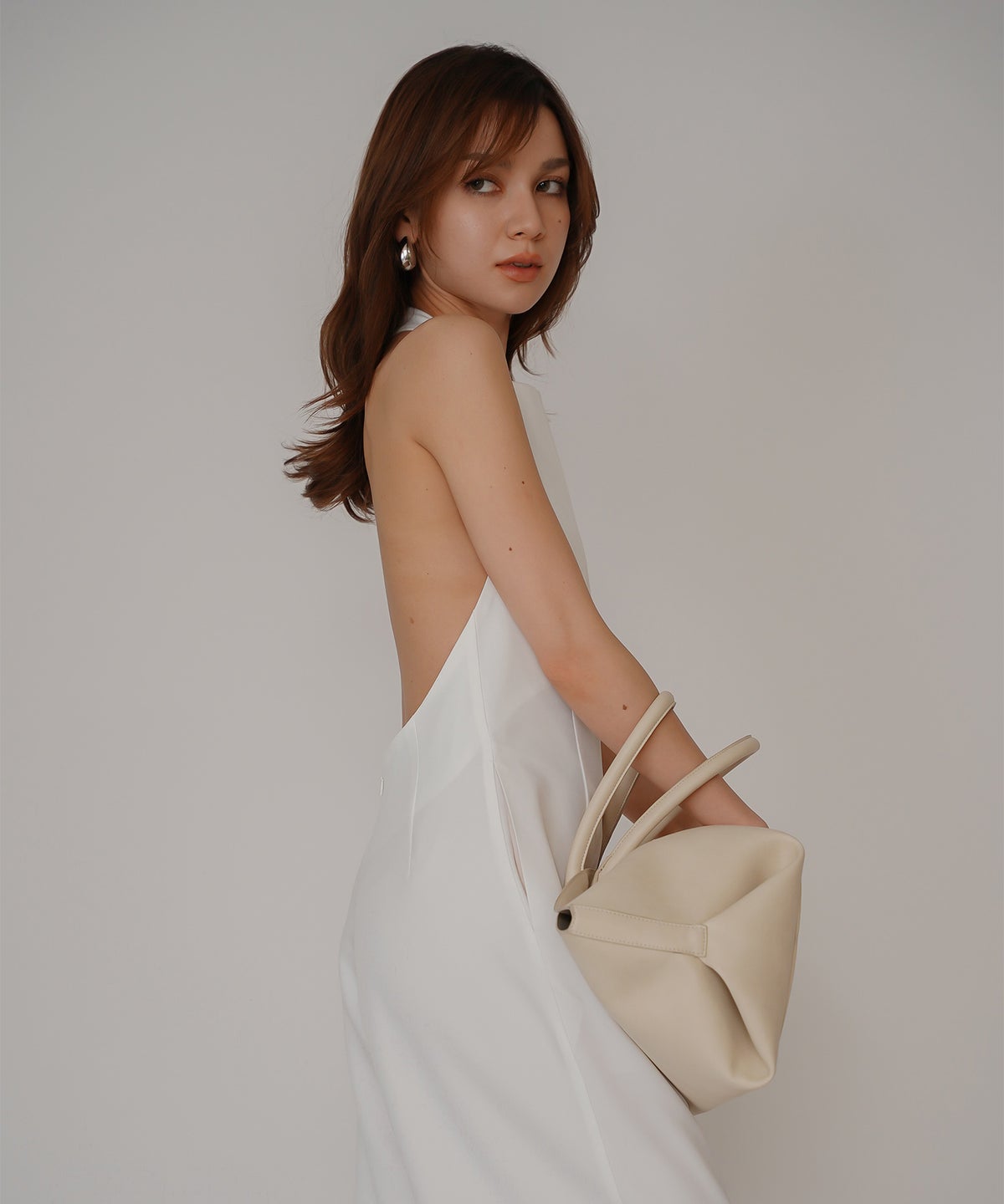 バックオープン ホルター オールインワン KINO THE KEI 海外ファッション モード 韓国ファッション 韓国風 大人モード 大人コーデ パーティー 二次会コーデ オケージョンコーデ ディナーコーデ お呼ばれコーデ ドレスライク オールインワンドレス きれいめドレス カジュアルドレス リゾートドレス