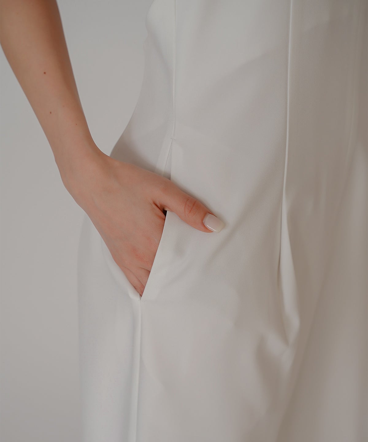 バックオープン ホルター オールインワン KINO THE KEI 海外ファッション モード 韓国ファッション 韓国風 大人モード 大人コーデ パーティー 二次会コーデ オケージョンコーデ ディナーコーデ お呼ばれコーデ ドレスライク オールインワンドレス きれいめドレス カジュアルドレス リゾートドレス