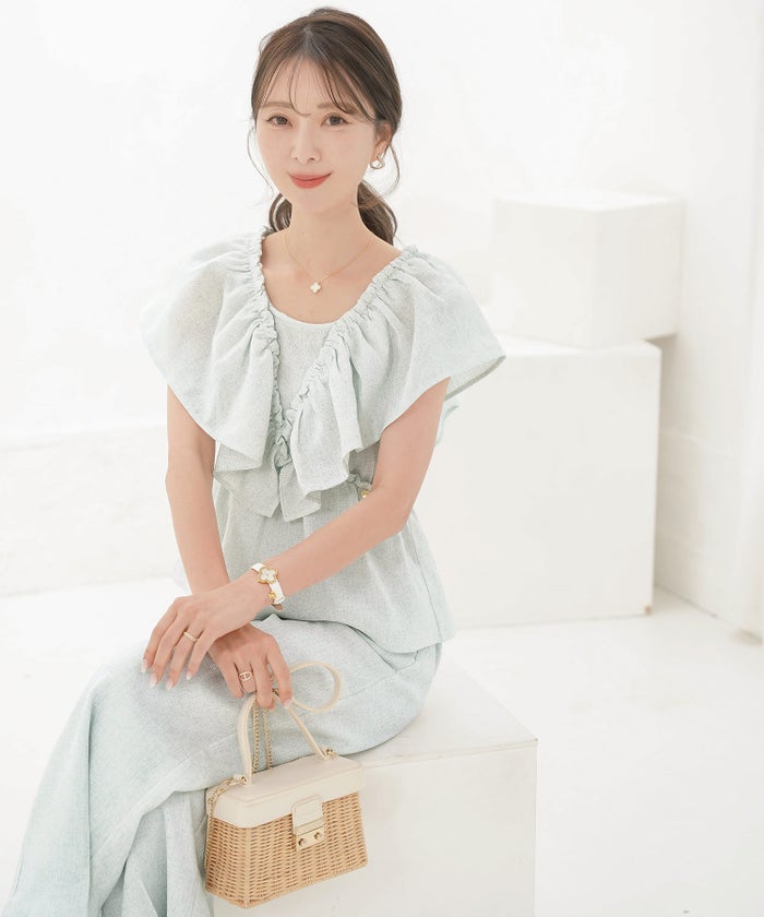 セットアップ ブラウス フリル ノースリーブ パンツ ワイドパンツ スクエアネック デコルテ 体型カバー ペプラム フリル袖 麻調 リネンライク 綿混 ポケット スタイリッシュ 上下セット 2点セット 夏　真夏 海 海水浴 旅行