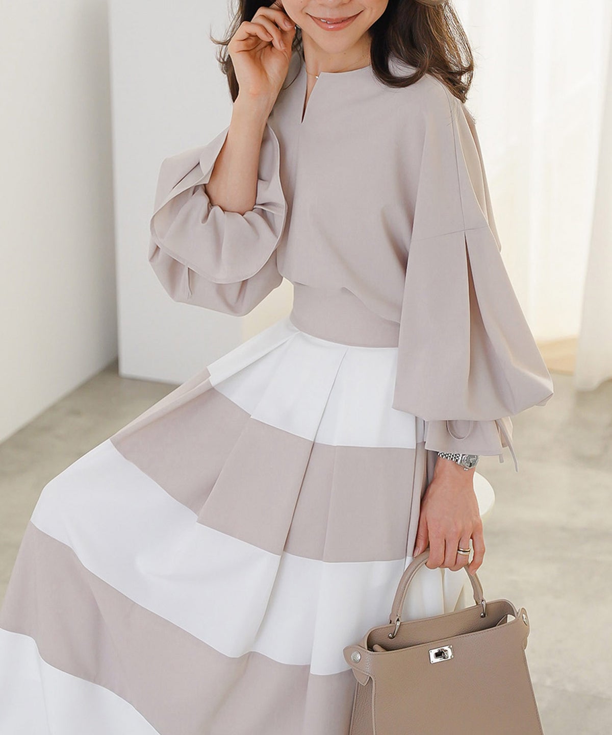 ブラウス ベージュ バルーンスリーブ 2way リボン 通勤 ジョイントスペース