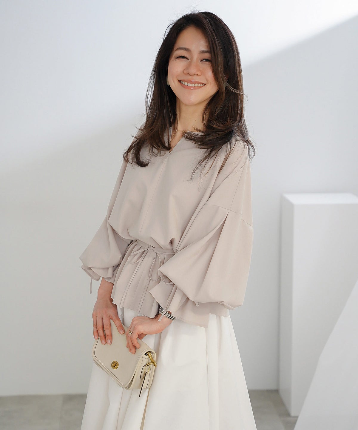 ブラウス ベージュ バルーンスリーブ 2way リボン 通勤 ジョイントスペース