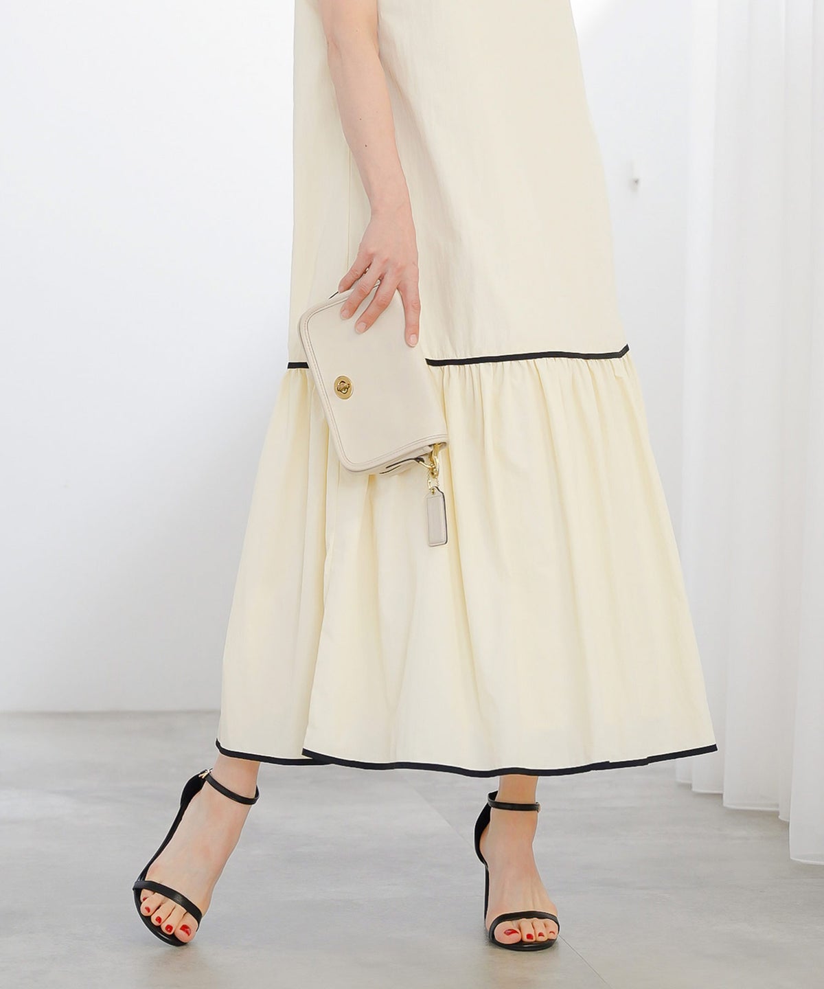 ティアード ワンピース ロング  アイボリー ピンク タフタ 配色 春 夏 秋 フェミニン 旅行 海 ジョイントスペース