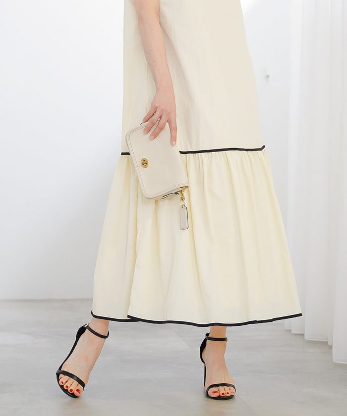 ティアード ワンピース ロング  アイボリー ピンク タフタ 配色 春 夏 秋 フェミニン 旅行 海 ジョイントスペース