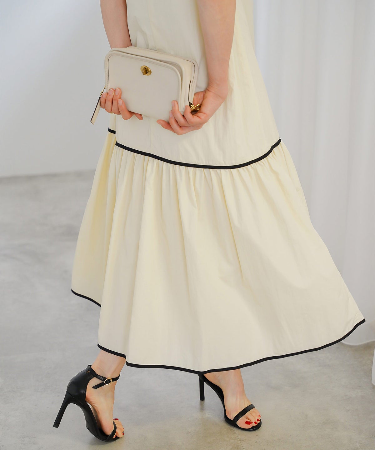 ティアード ワンピース ロング  アイボリー ピンク タフタ 配色 春 夏 秋 フェミニン 旅行 海 ジョイントスペース