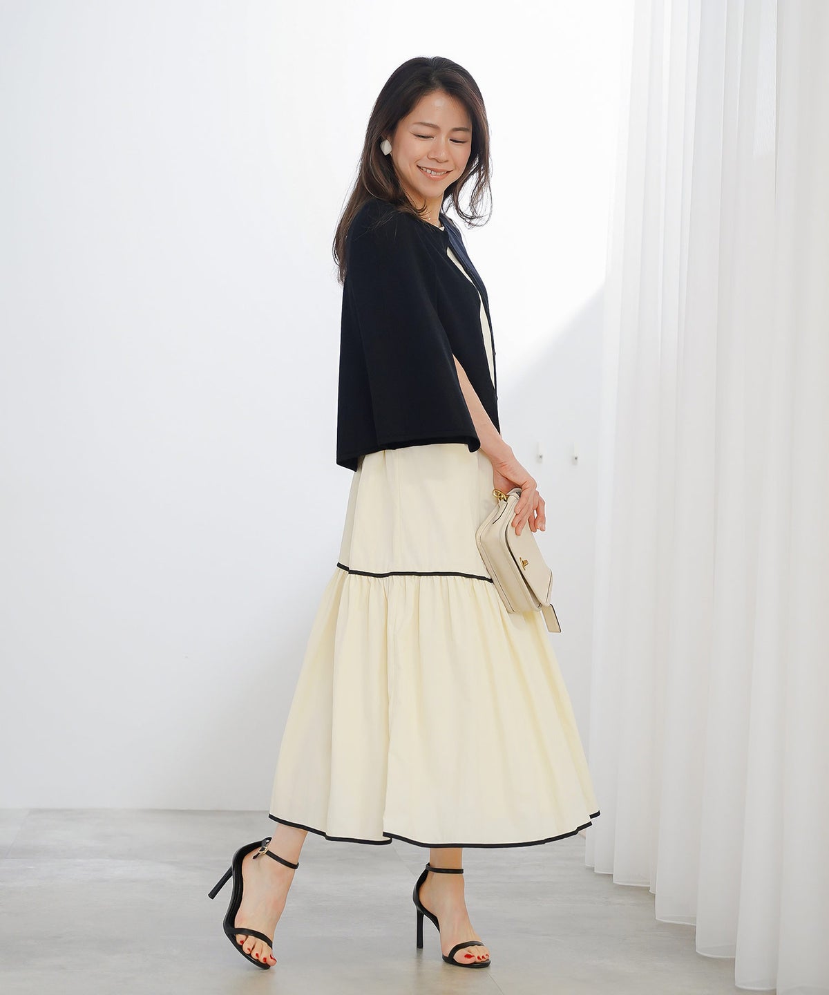 ティアード ワンピース ロング  アイボリー ピンク タフタ 配色 春 夏 秋 フェミニン 旅行 海 ジョイントスペース