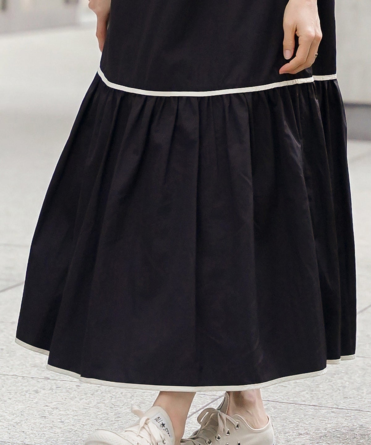 ティアード ワンピース ロング ブラック タフタ 配色 春 夏 秋 フェミニン 旅行 海 ジョイントスペース