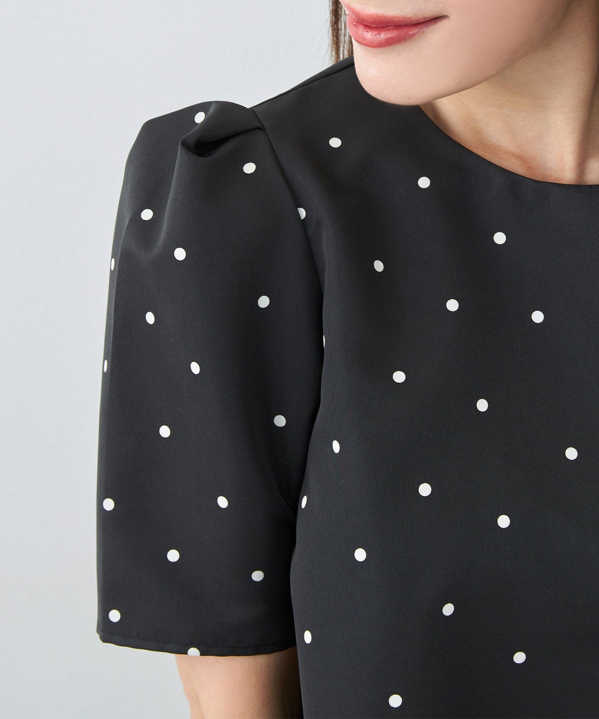 手洗い可 日本製 きれいめ 上品 半袖 オフィス 体型カバー 大人カジュアル フェニミン  無地 ドット 柄 ジョイントスペース