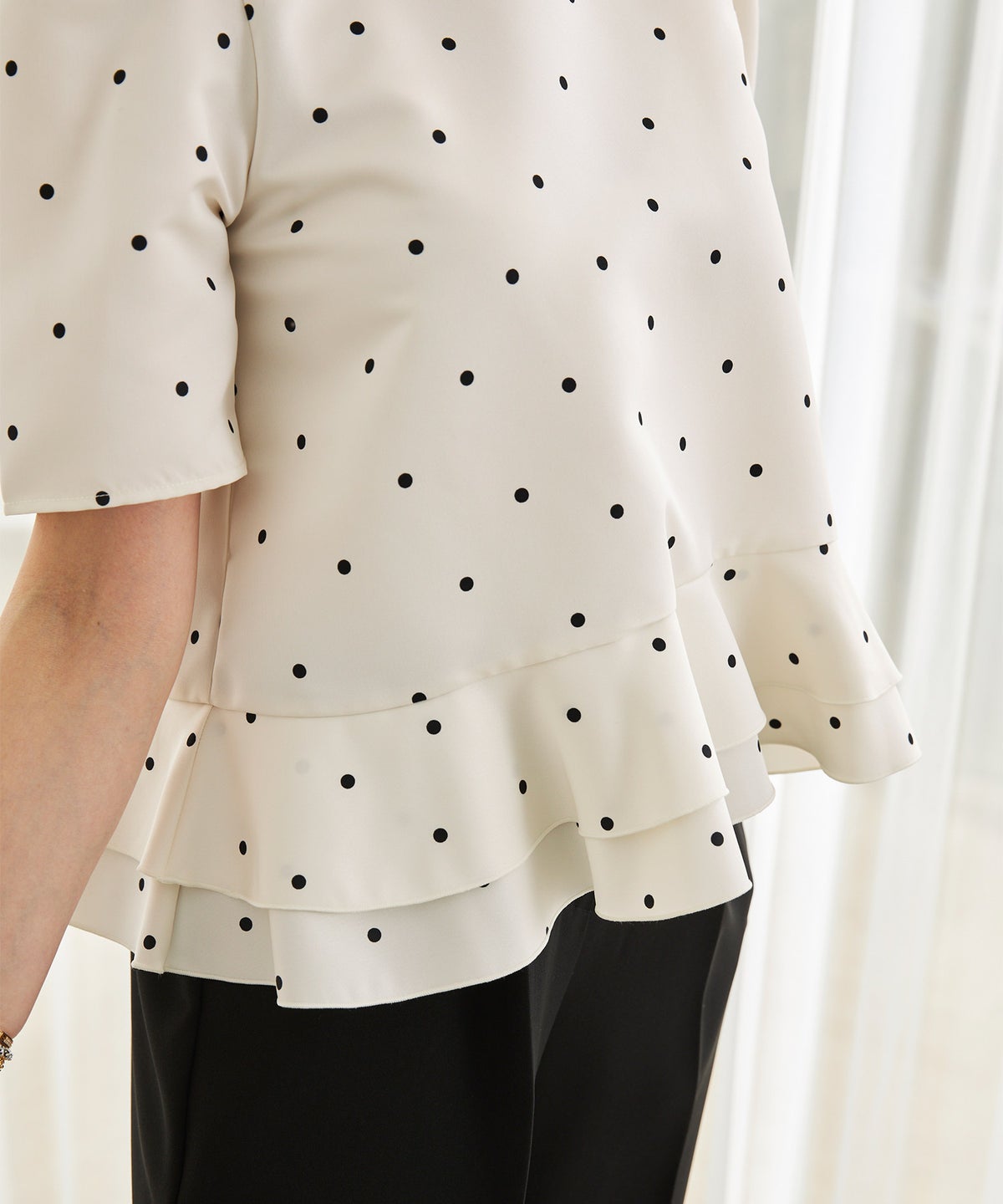 手洗い可 日本製 きれいめ 上品 半袖 オフィス 体型カバー 大人カジュアル フェニミン  無地 ドット 柄 ジョイントスペース