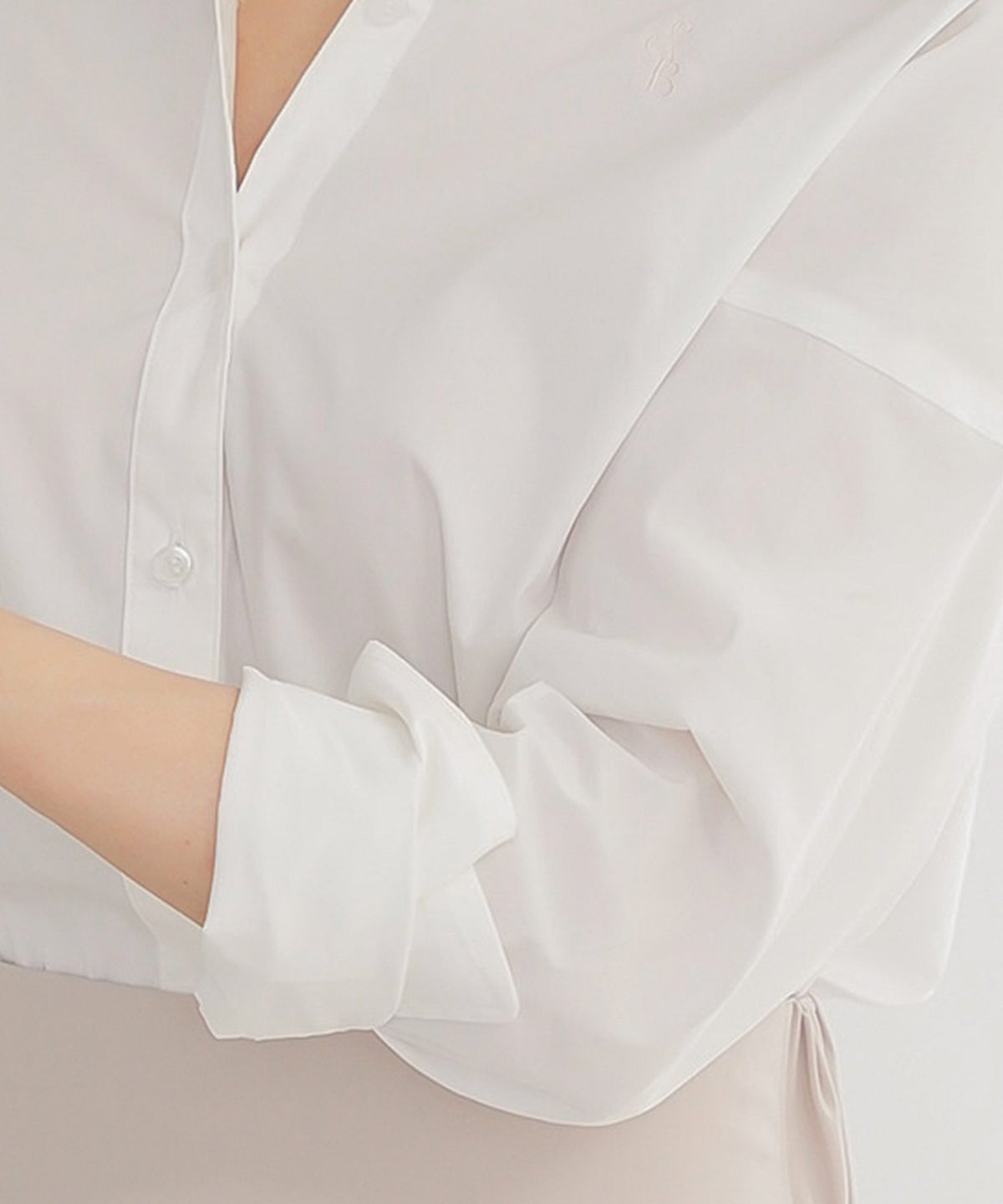 長袖 シャツ ホワイト ロゴ刺繍 通勤 ベーシック ジョイントスペース