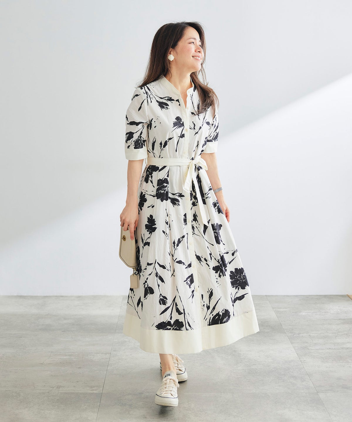 シャツワンピース ブラック 花柄 バンドカラー ベルト付き ジョイントスペース