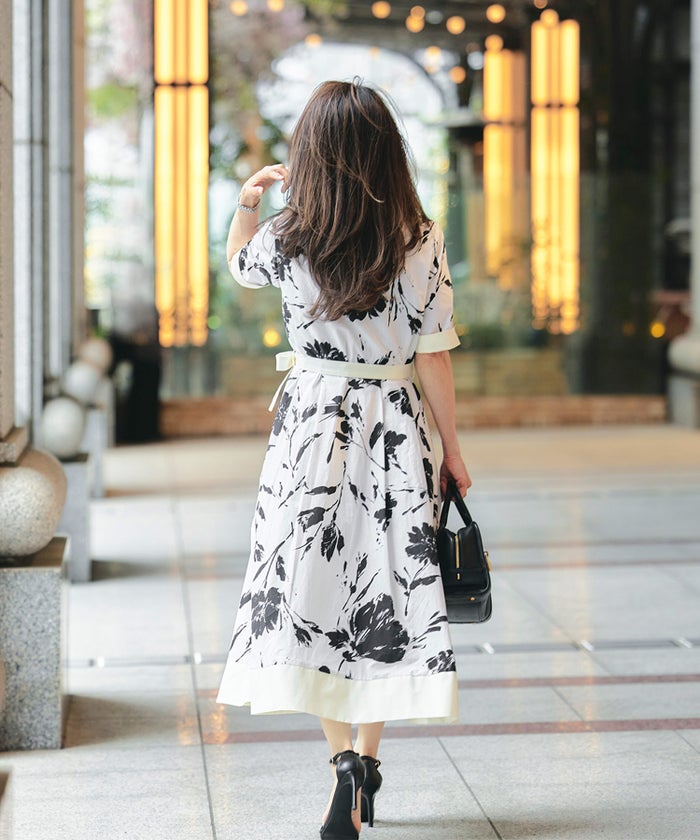 シャツワンピース ブラック 花柄 バンドカラー ベルト付き ジョイントスペース