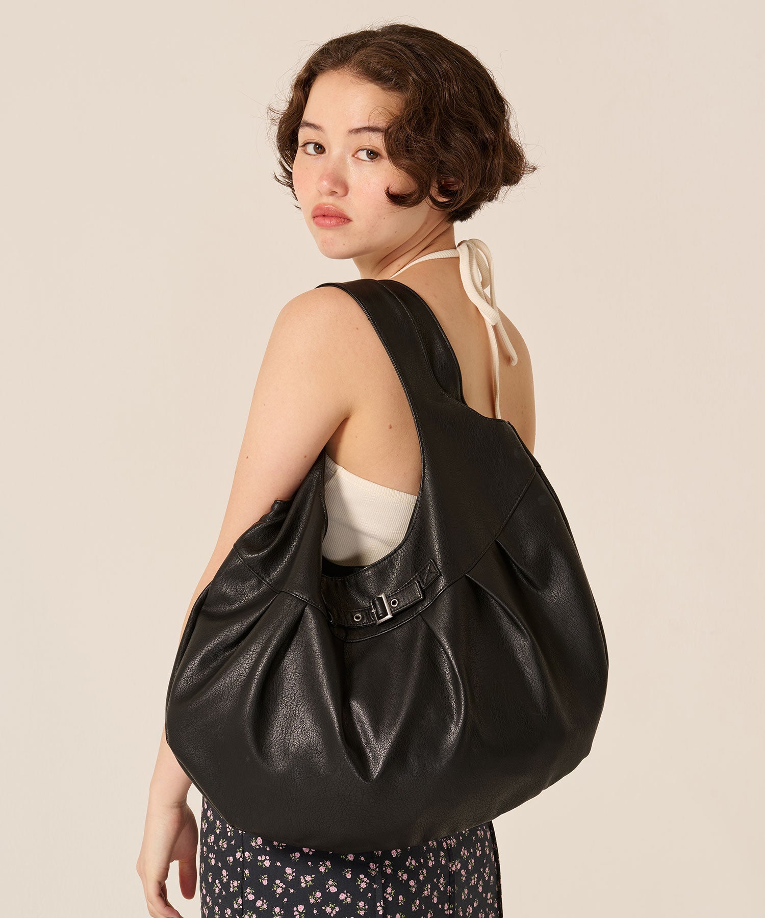 ラウンド フォルム タック ショルダーバッグ TINA：JOJUN 全2色