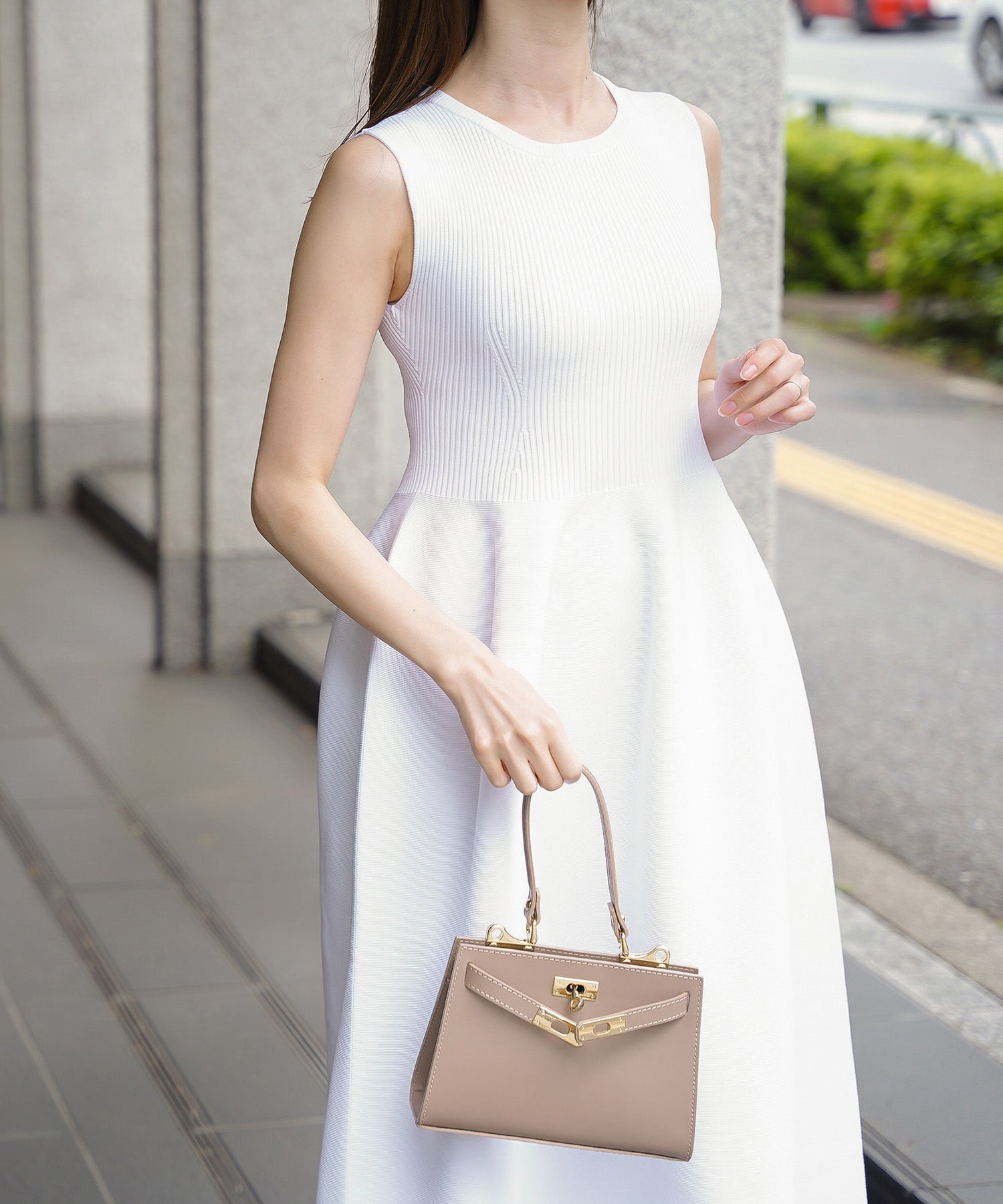 【美品】ADORE ニットワンピース 白 38サイズ ホールガーメント ノースリーブ ニット ワンピース HUIT 全4色｜hit321