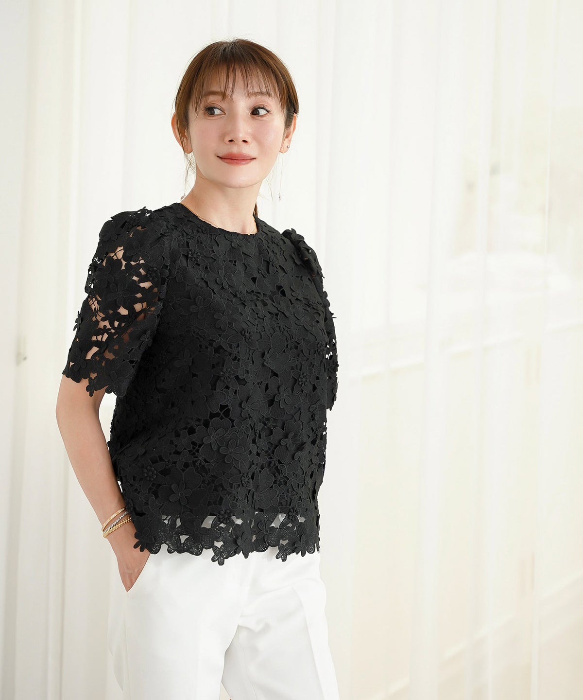 手洗い可 かわいい 上品 きれいめ 大人カジュアル オフィス フォーマル フェミニン シンプル 柄 ジョイントスペース 立体レースブラウス Liala×PG