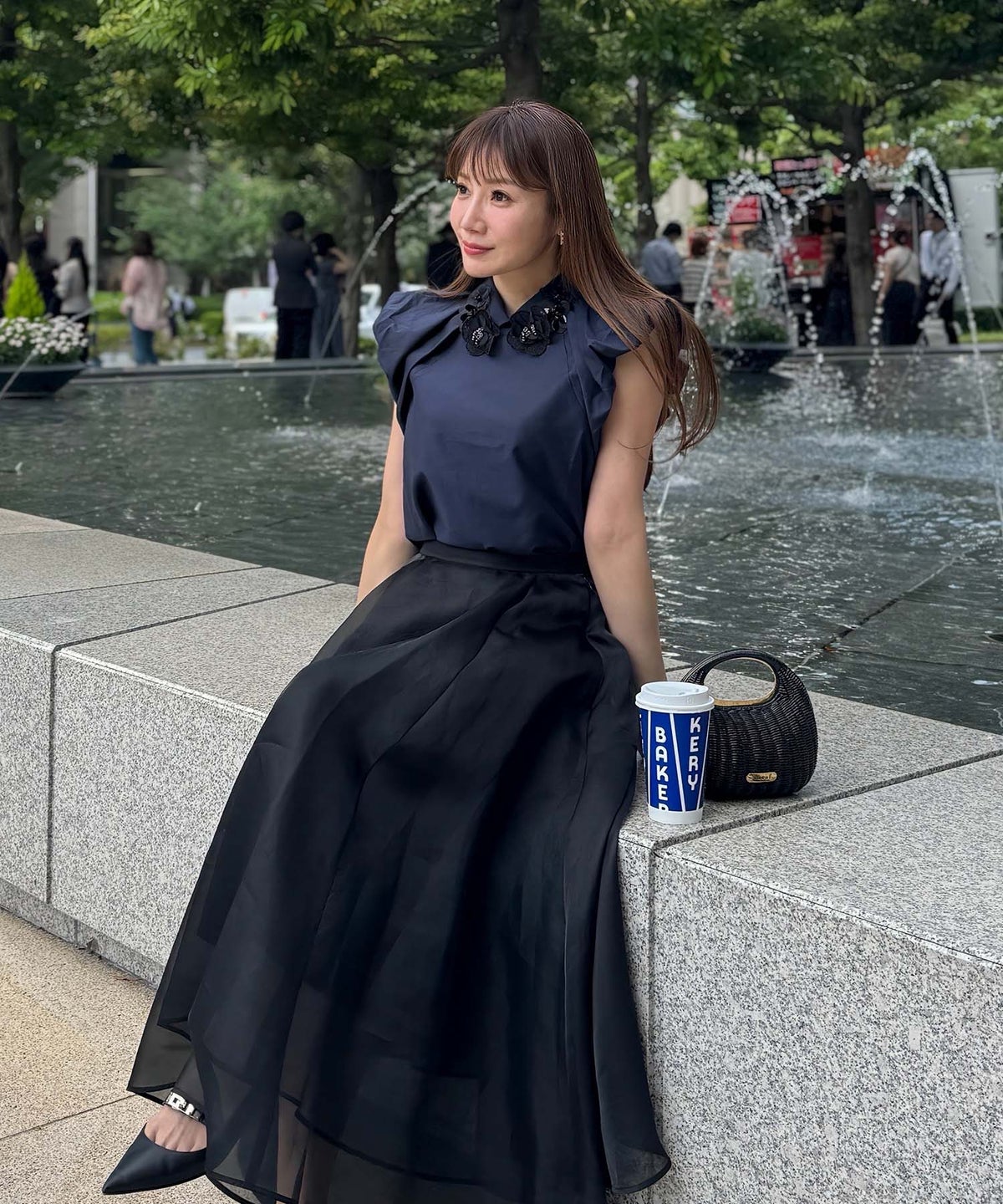 手洗い可 上品 きれいめ 大人カジュアル オフィス フォーマル フェミニン 大人可愛い シンプル ジョイントスペース 花モチーフ袖バルーンブラウス Liala×PG