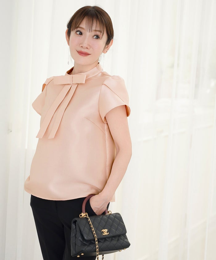 手洗い可 S/M/L かわいい 上品 きれいめ 大人カジュアル オフィス シンプル エレガント 体型カバー ジョイントスペース リボンチューリップ袖ブラウス Liala×PG