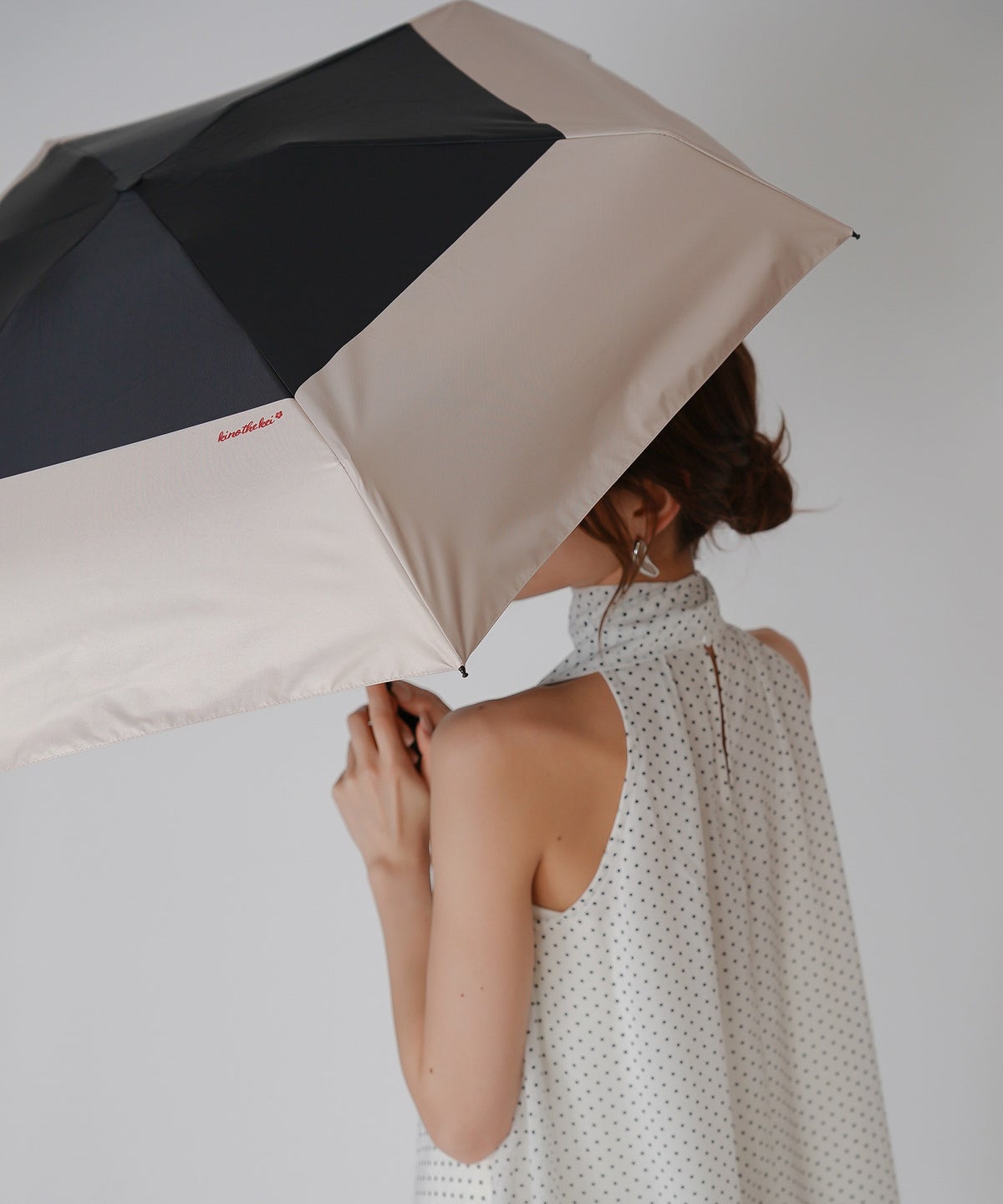 晴雨兼用 折り畳み傘 UV対策 日傘 軽量 コンパクト 通勤 旅行 上品 ［晴雨兼用］バイカラー ロゴポイント ハイビスカス アンブレラ KINO THE KEI
