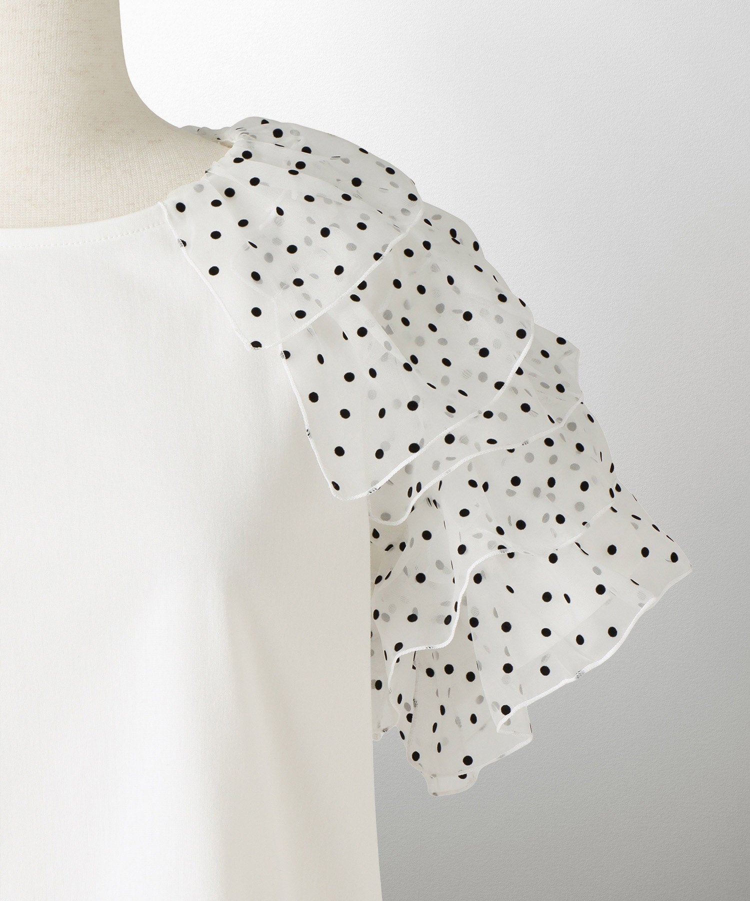 タグ有り♡heveフリルスリーブ ホワイト トップス CLEARANCE-SALE アシンメトリー フリルスリーブ Tシャツ HUIT 全2色