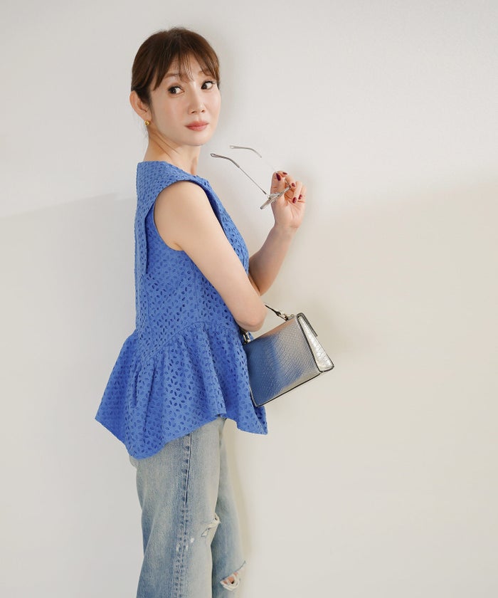 手洗い可 かわいい 上品 きれいめ 大人カジュアル オフィス フェミニン シンプル ジョイントスペース コットンレースペプラムブラウス Liala×PG
