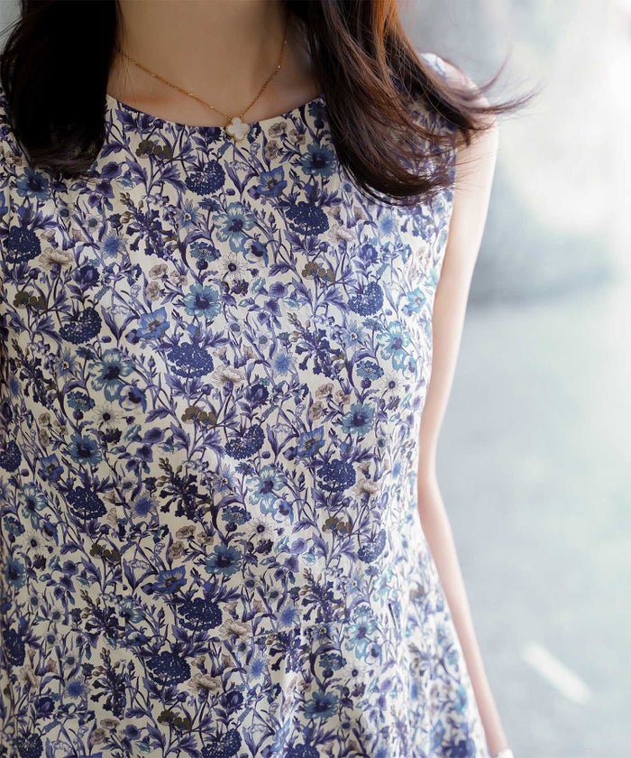 ノースリーブ ウエスト切り替え ワンピース Made with Liberty Fabric グレー ブルー ノースリーブウエスト切り替えワンピースMade with Liberty Fabric HUIT