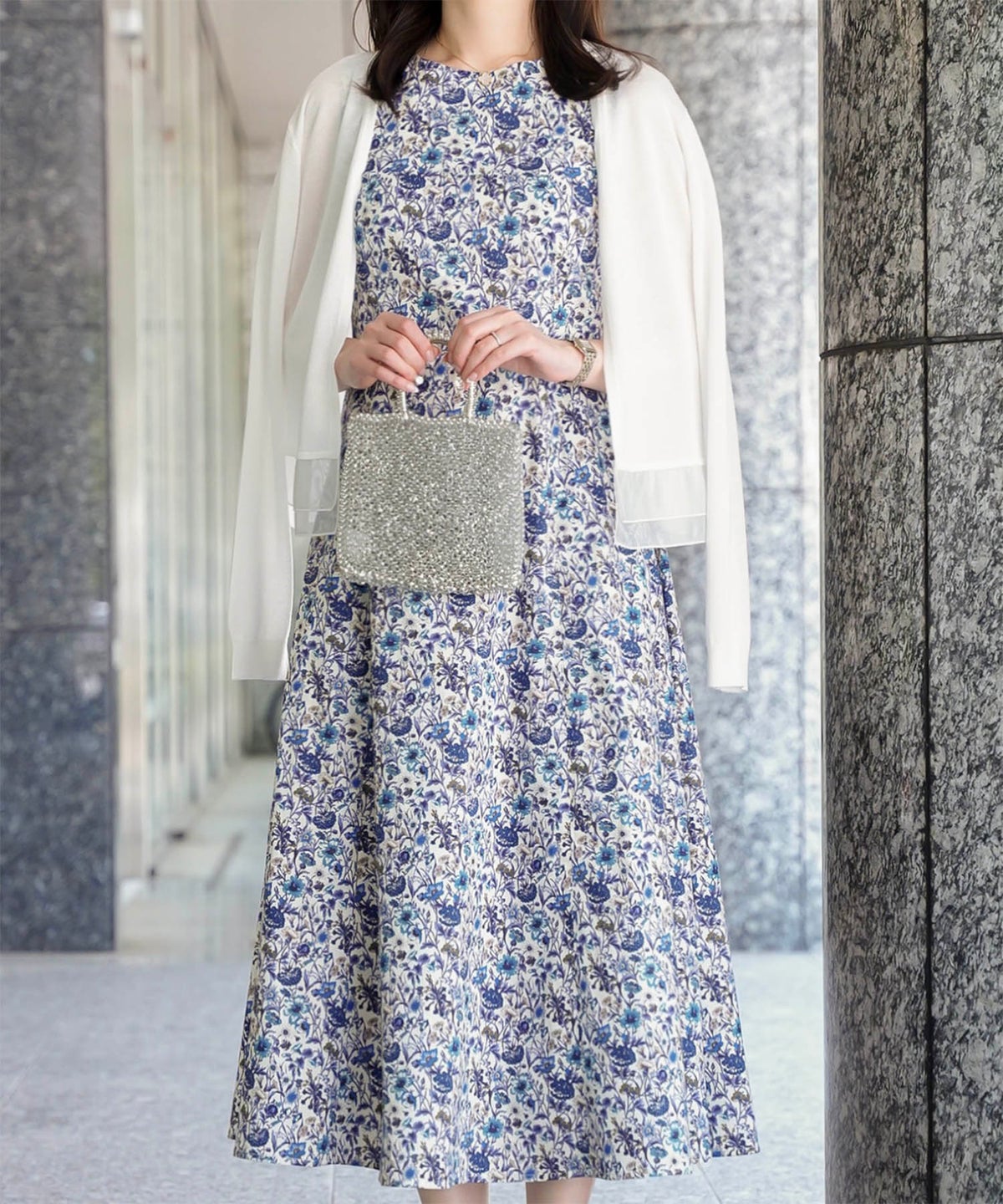 ノースリーブ ウエスト切り替え ワンピース Made with Liberty Fabric グレー ブルー ノースリーブウエスト切り替えワンピースMade with Liberty Fabric HUIT