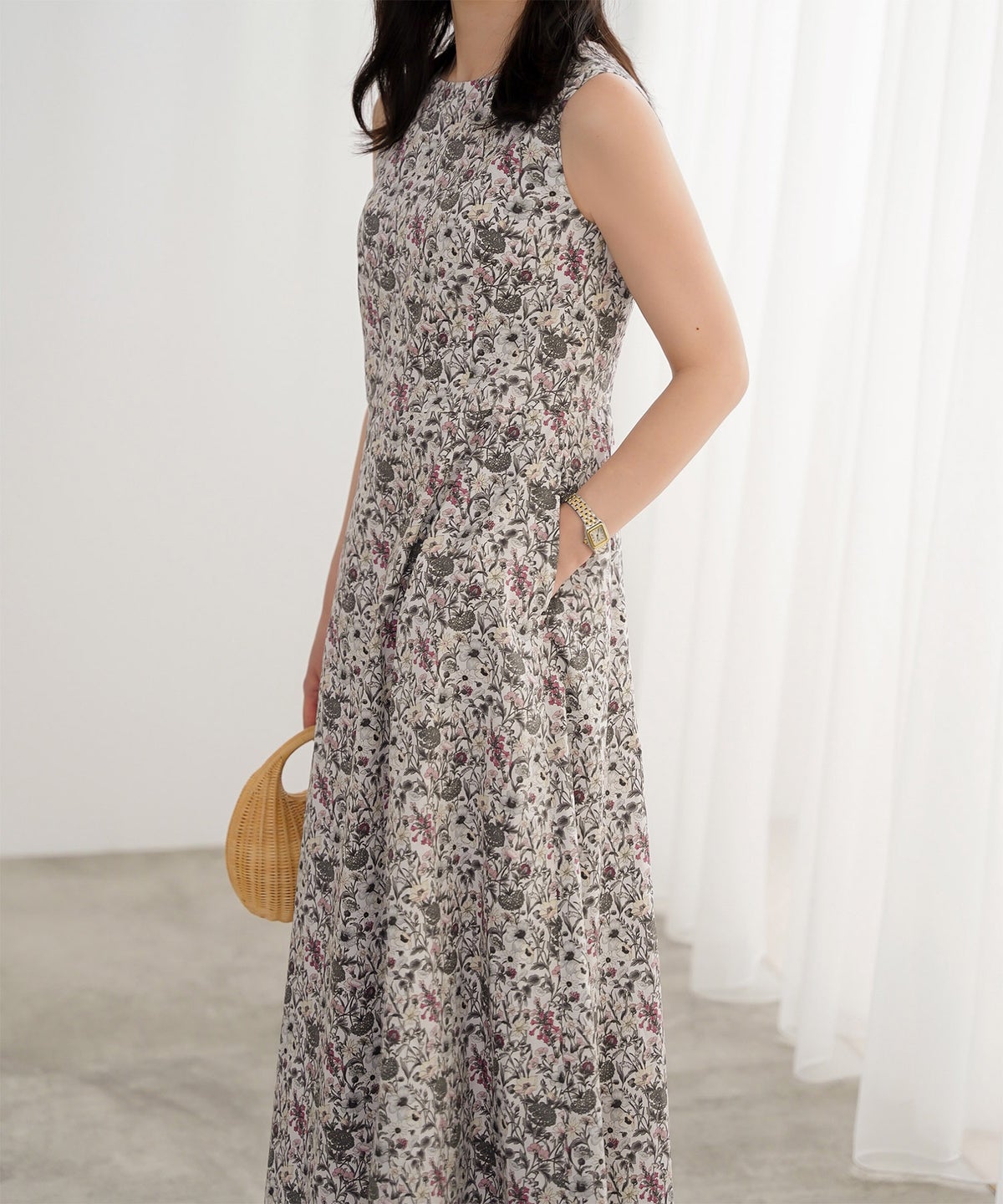 ノースリーブ ウエスト切り替え ワンピース Made with Liberty Fabric グレー ブルー ノースリーブウエスト切り替えワンピースMade with Liberty Fabric HUIT
