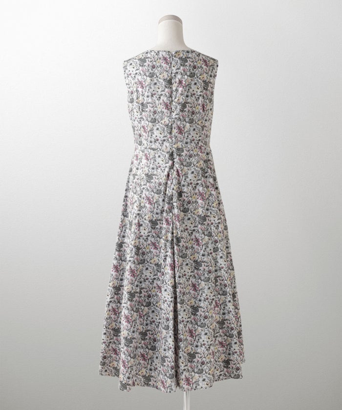 ノースリーブ ウエスト切り替え ワンピース Made with Liberty Fabric グレー ブルー ノースリーブウエスト切り替えワンピースMade with Liberty Fabric HUIT